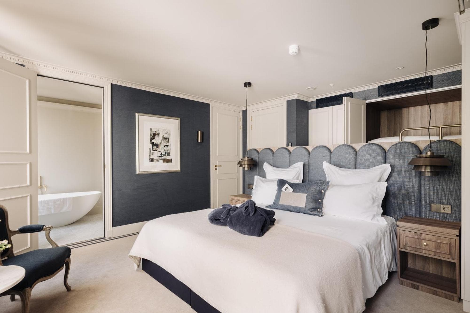Hotel 717 — 23