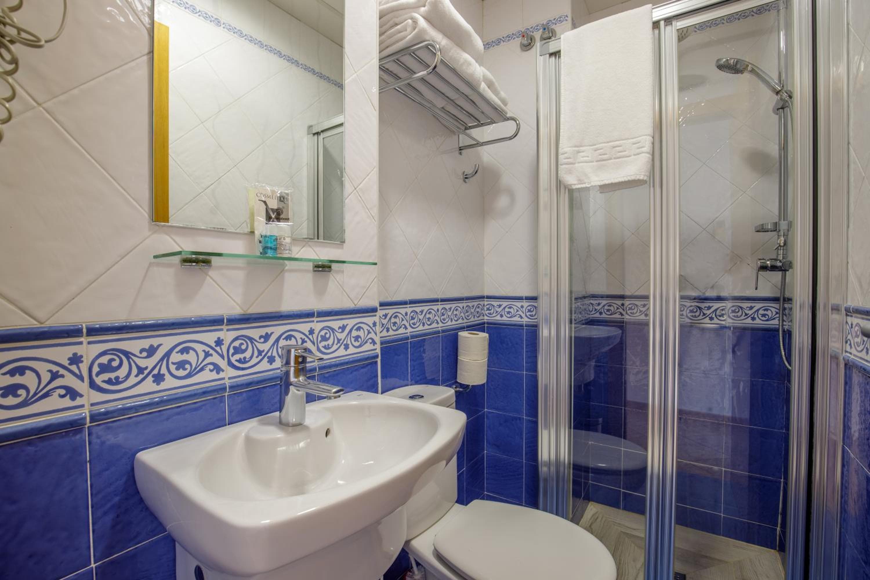 H-A Hotel Trebol — 2