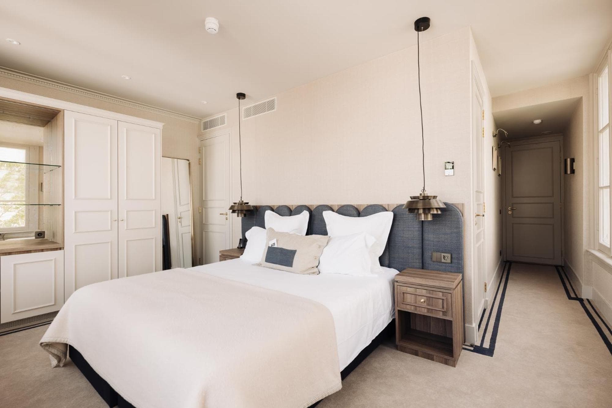 Hotel 717 — 30