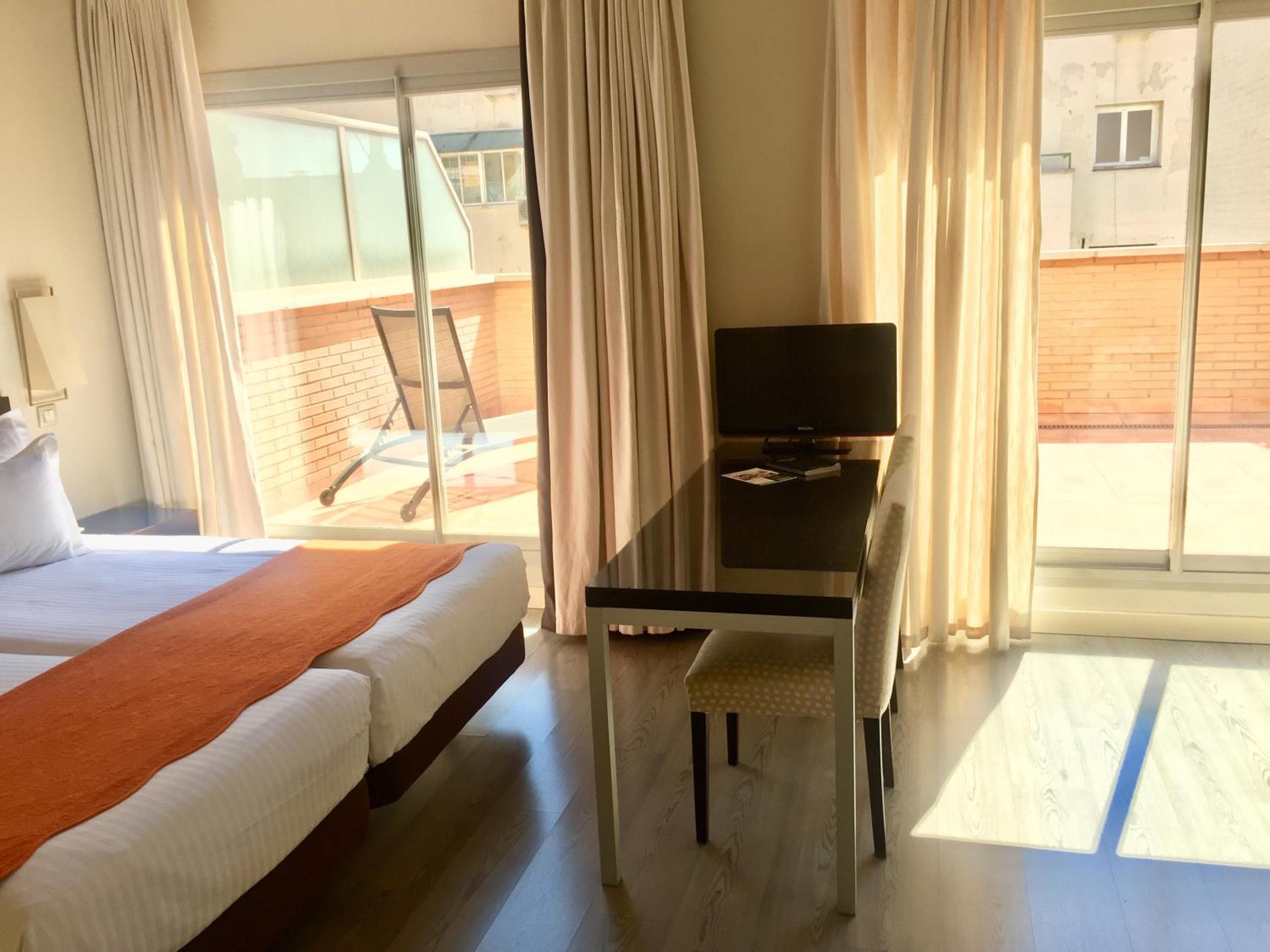 Suites Viena Plaza de España — 10