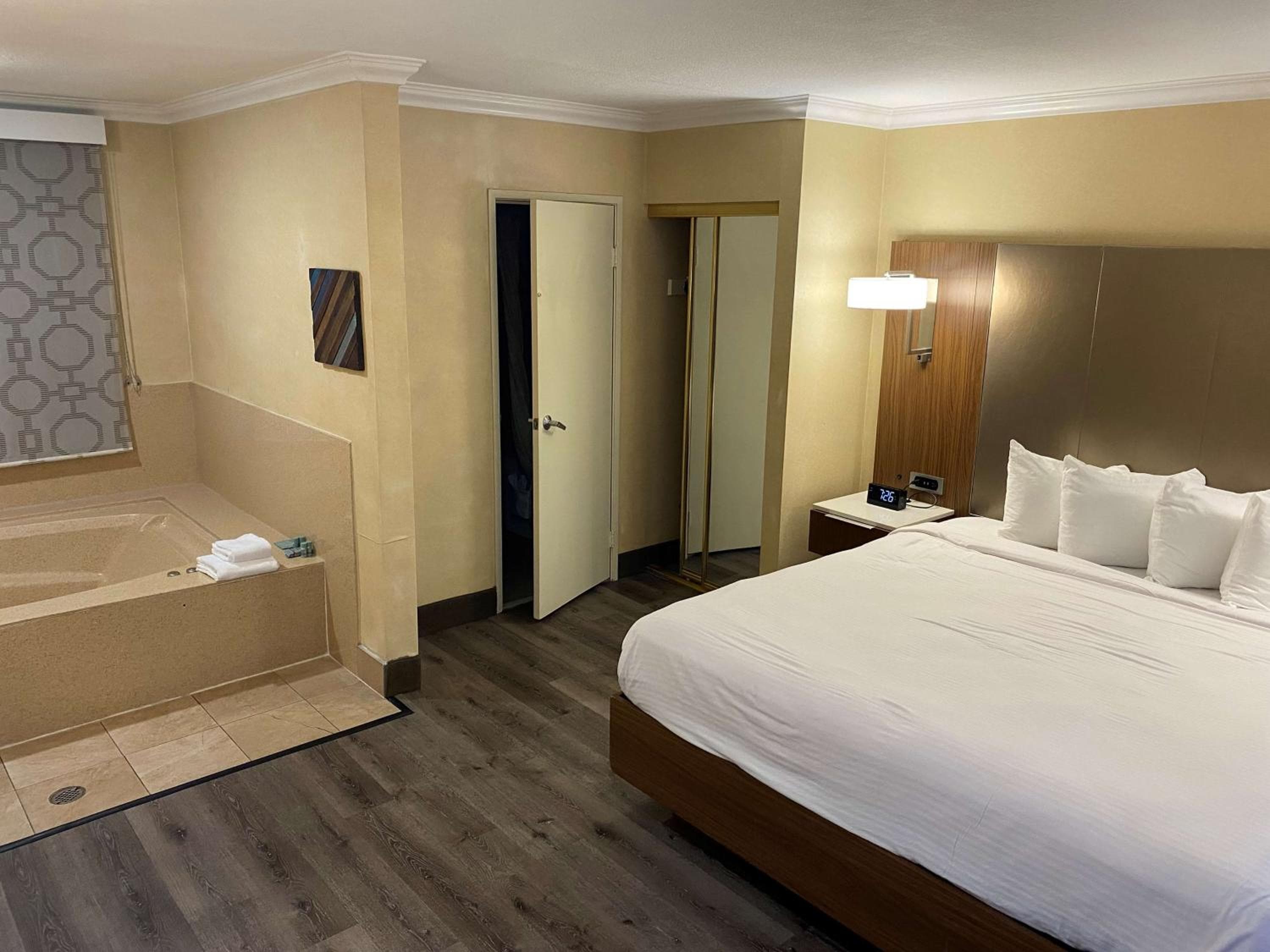 Best Western Hollywood Plaza Hotel - Walk of Fame Film City LA — 27