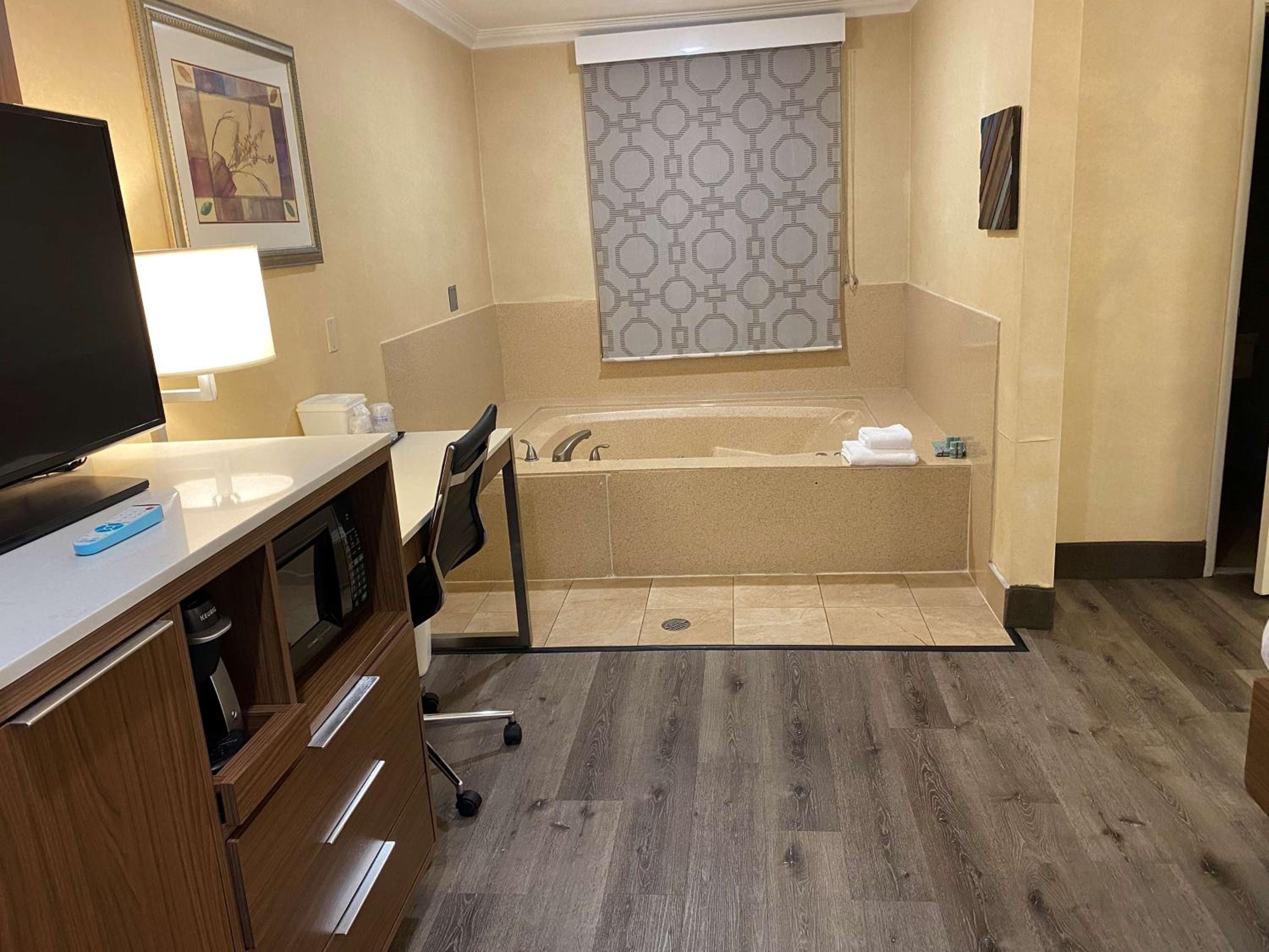 Best Western Hollywood Plaza Hotel - Walk of Fame Film City LA — 28