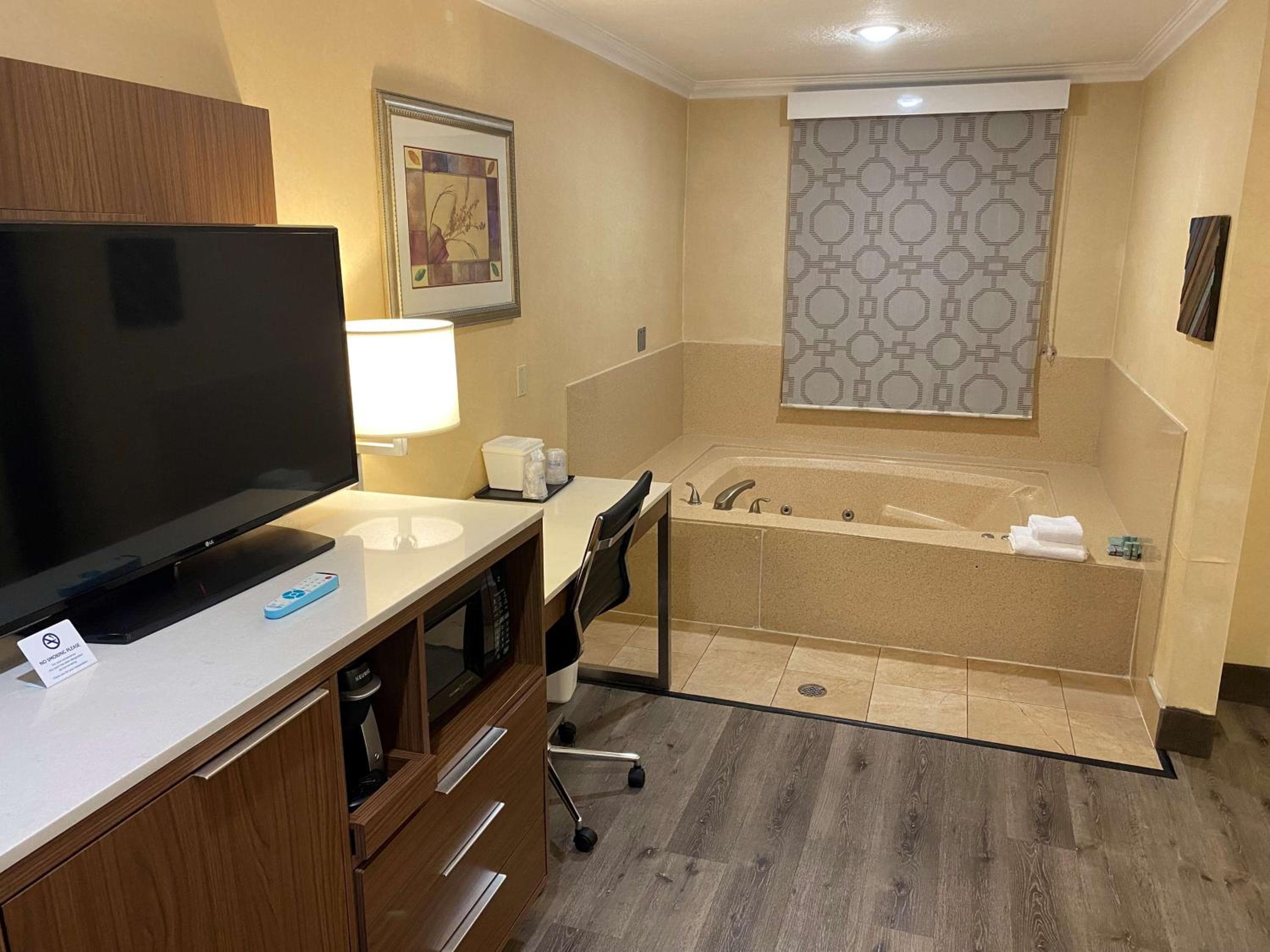 Best Western Hollywood Plaza Hotel - Walk of Fame Film City LA — 29