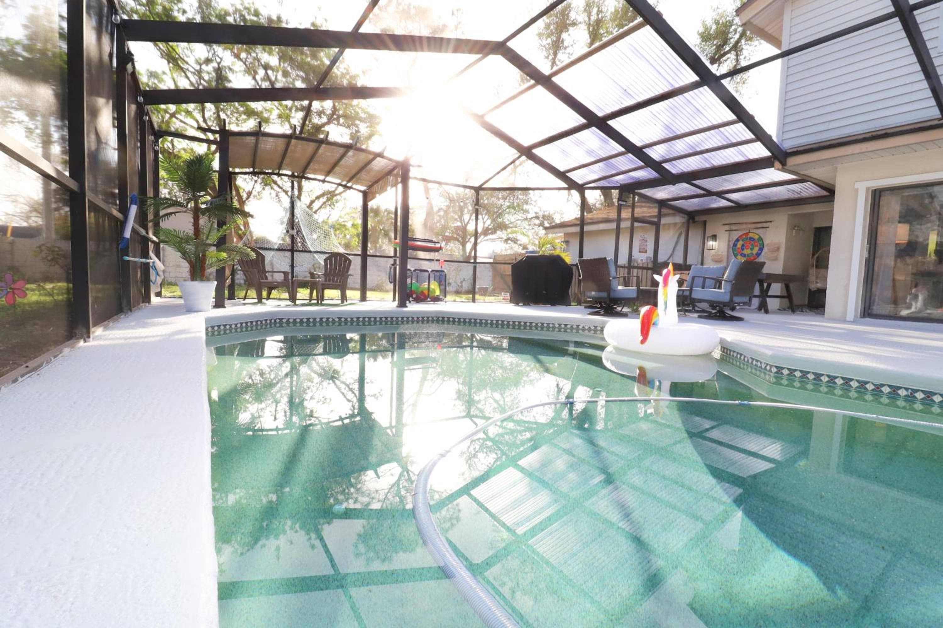 Piscina de casa de lujo: paraíso ideal para jugar y trabajar — 8