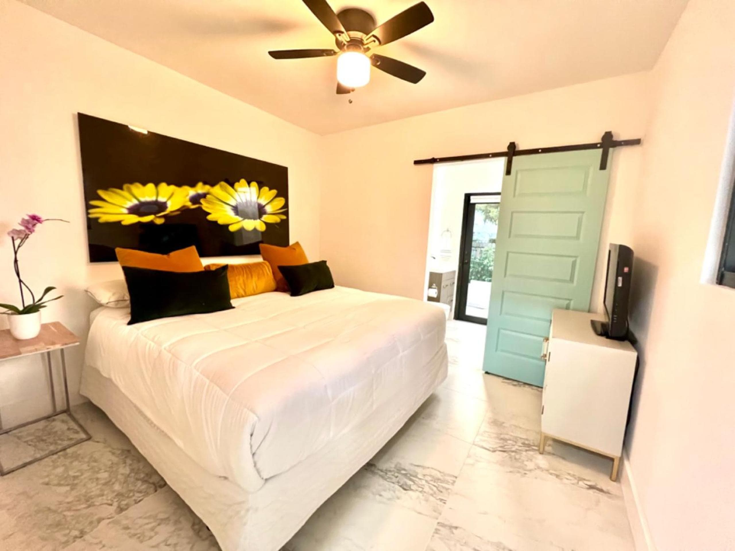 3 STAGIONI AL CARRINGTON 3 appartamenti separati con 2 camere da letto e 1 bagno e una villa con 3 camere da letto e 2 bagni — 26