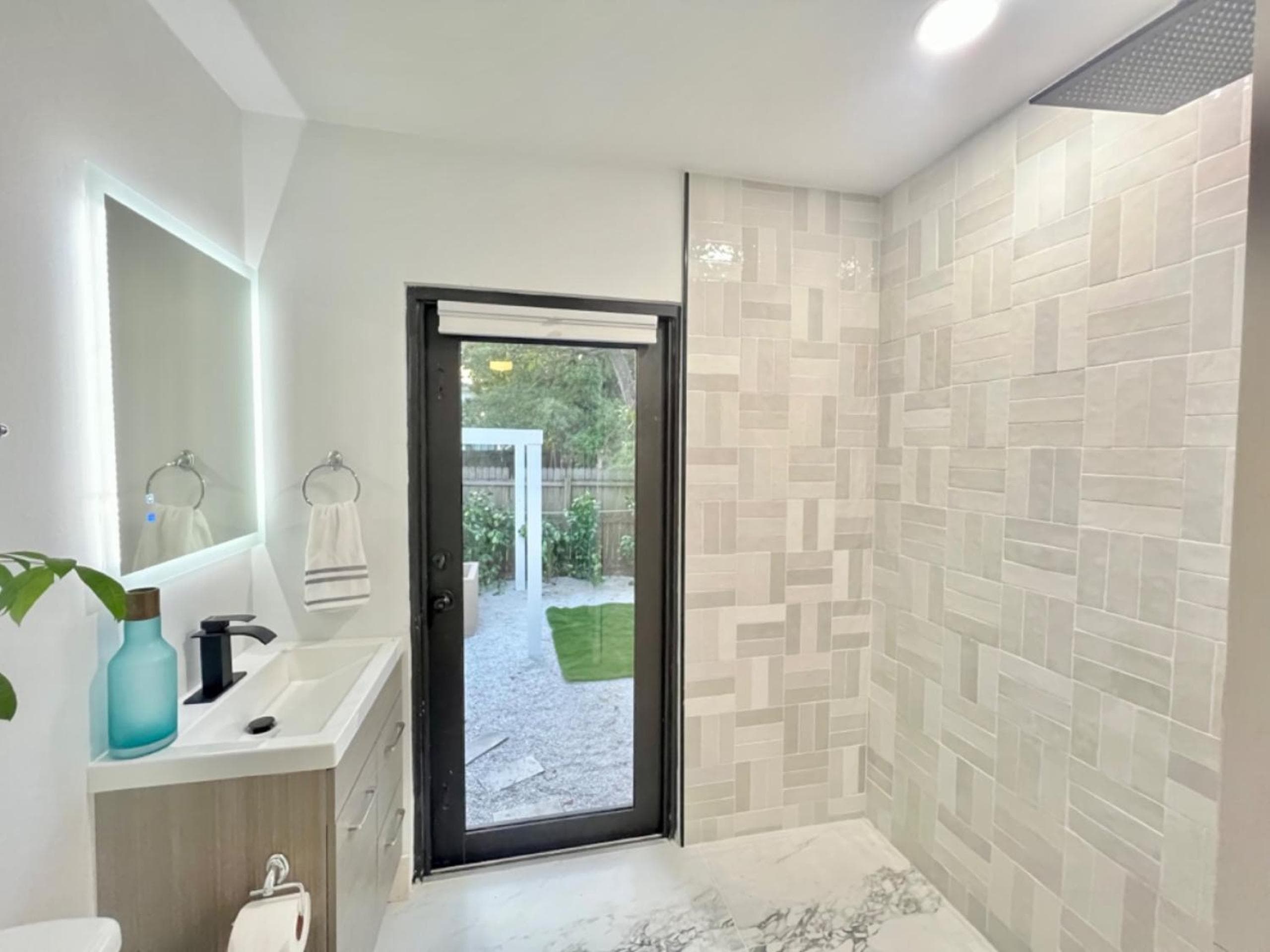 3 STAGIONI AL CARRINGTON 3 appartamenti separati con 2 camere da letto e 1 bagno e una villa con 3 camere da letto e 2 bagni — 11