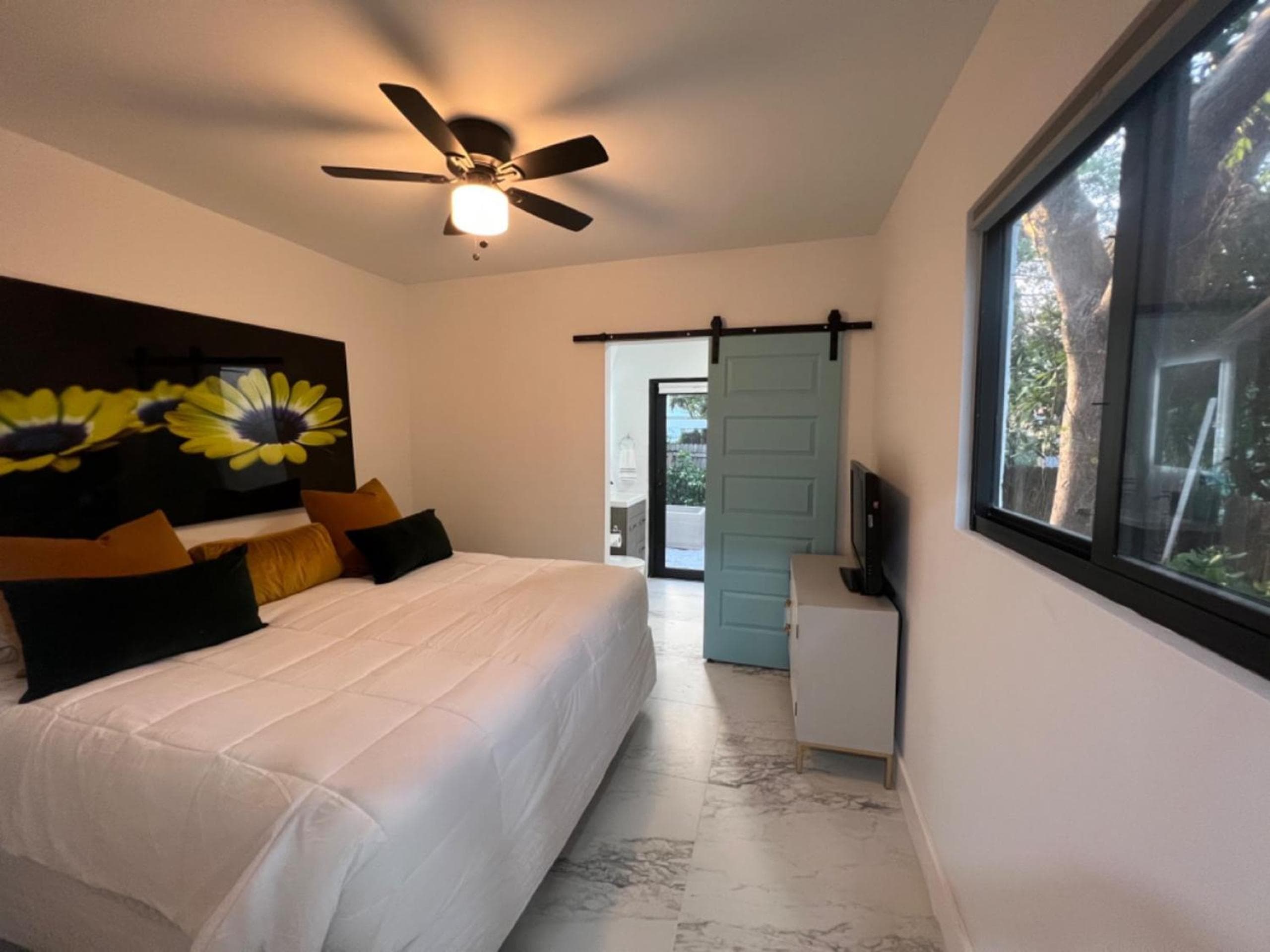 3 STAGIONI AL CARRINGTON 3 appartamenti separati con 2 camere da letto e 1 bagno e una villa con 3 camere da letto e 2 bagni — 12