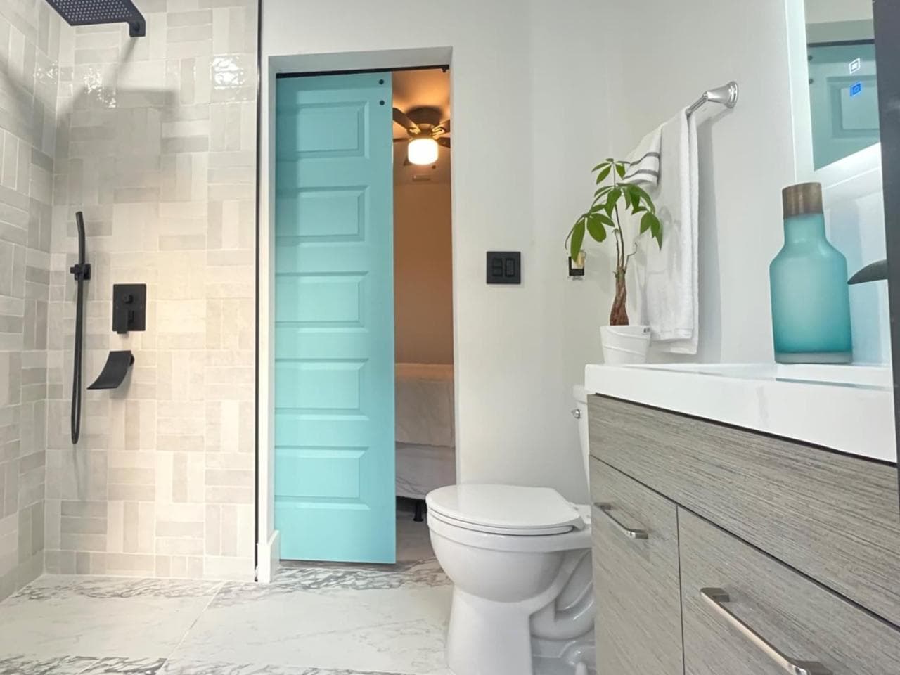 3 STAGIONI AL CARRINGTON 3 appartamenti separati con 2 camere da letto e 1 bagno e una villa con 3 camere da letto e 2 bagni — 5