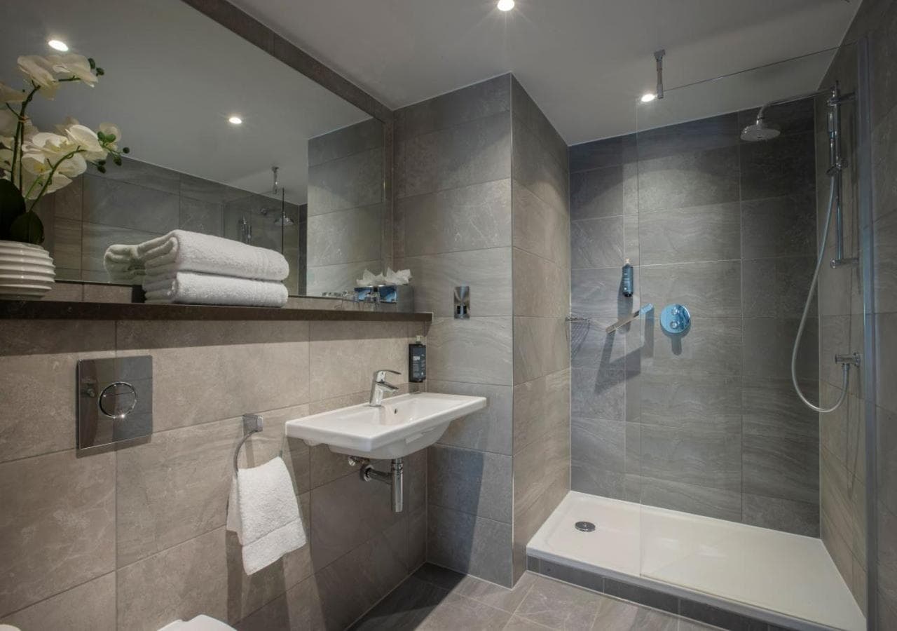 Clayton Hotel Chiswick — 17