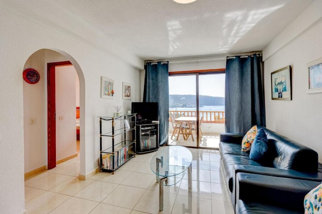 Ocean view 2bedroom apartment in Los Cristianos, Heated pool, 3 minutes to beach — 3