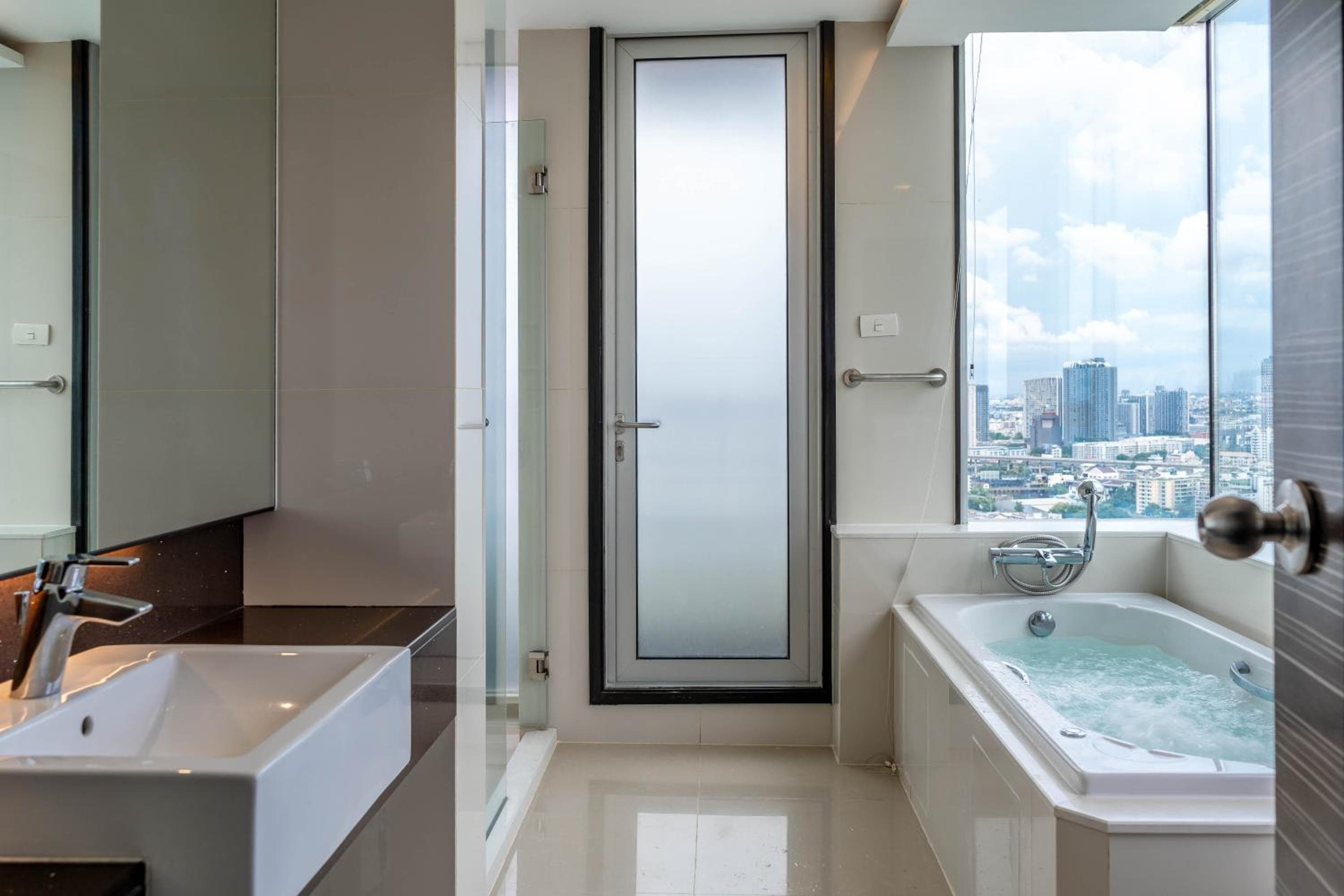 Jasmine Grande Residence Suite Bangkok — 7