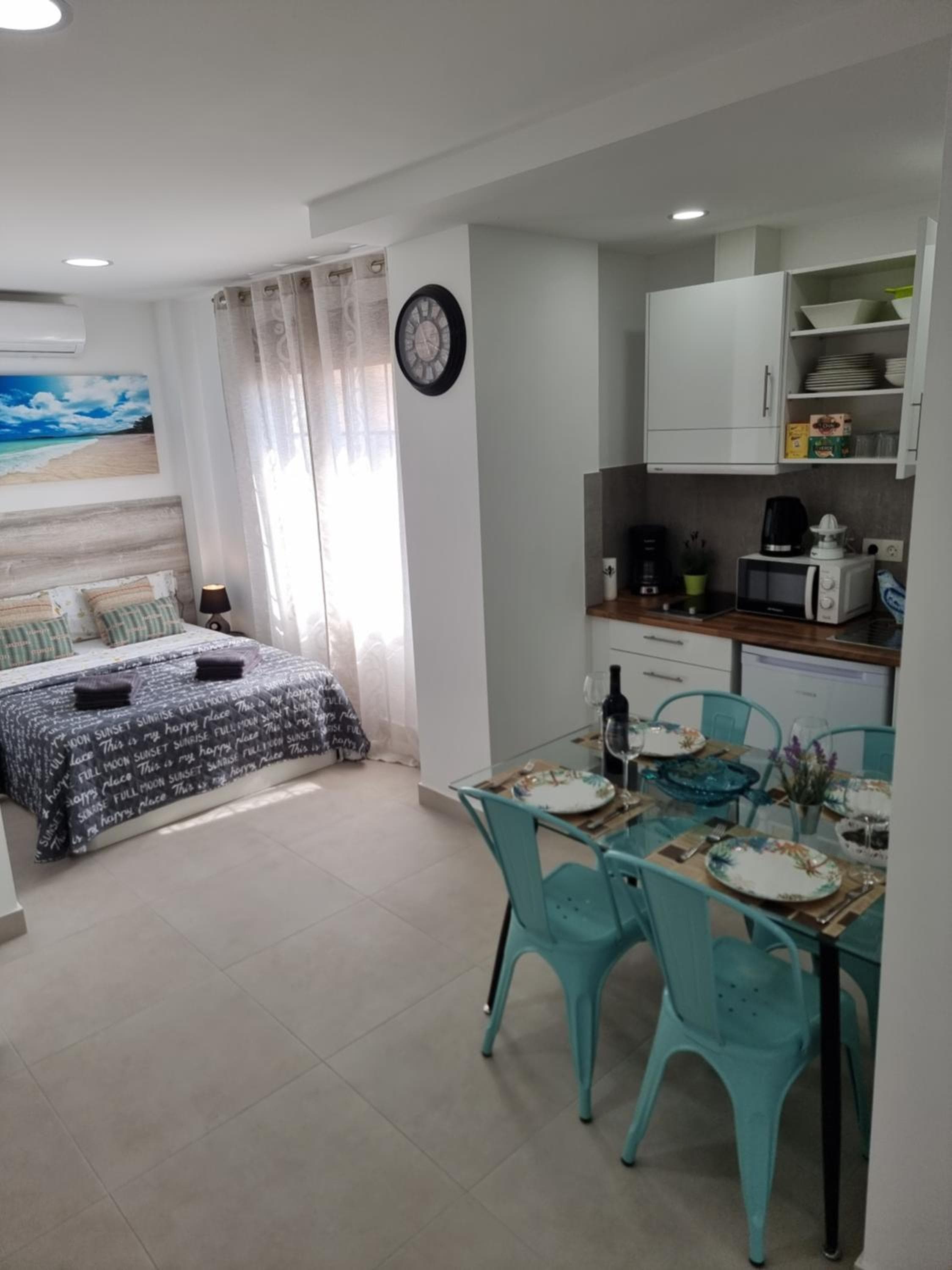 APARTAMENTOS ELEMAR free luggage storage — 3