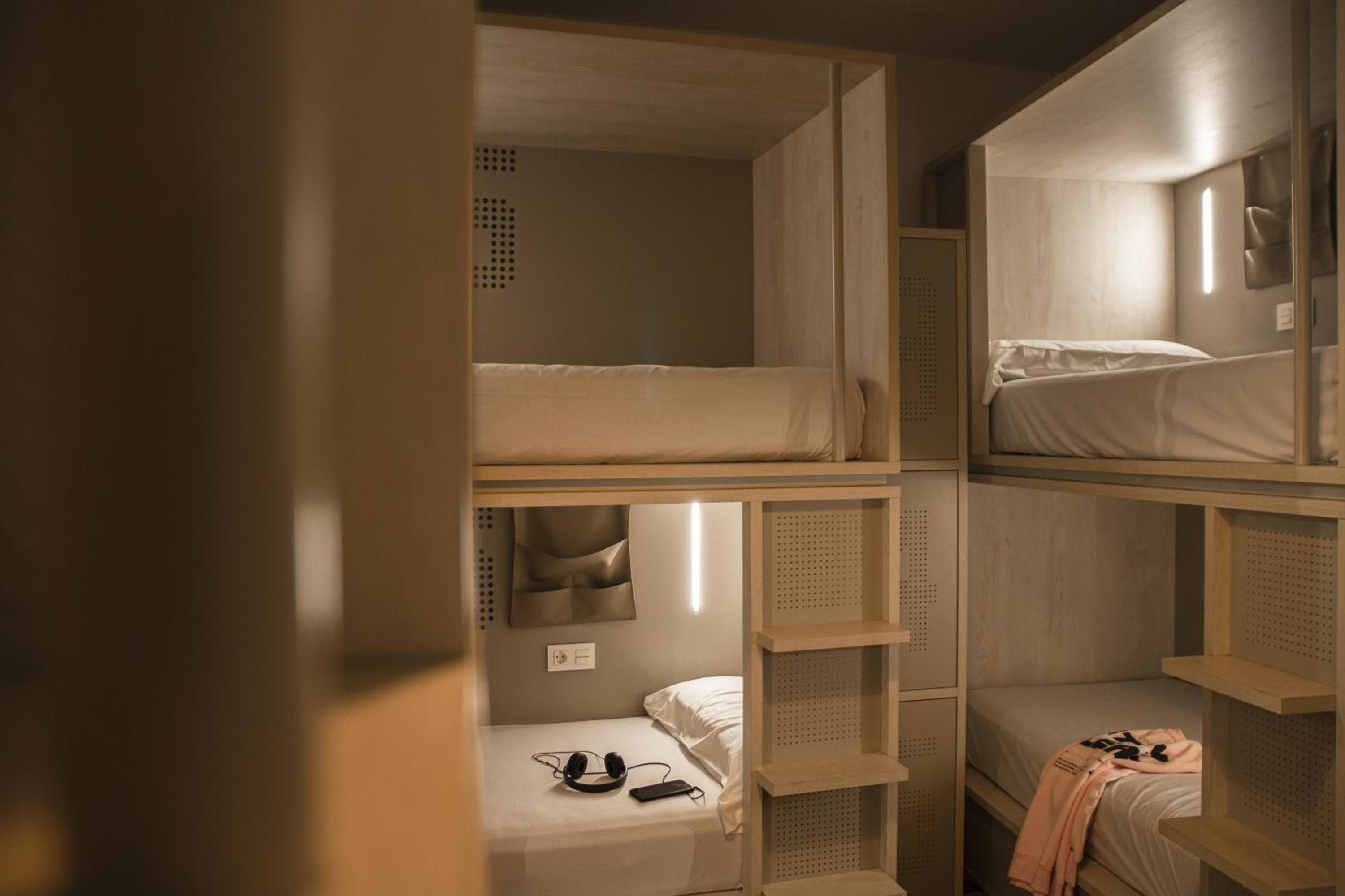 room00 Salvador Ostello — 8