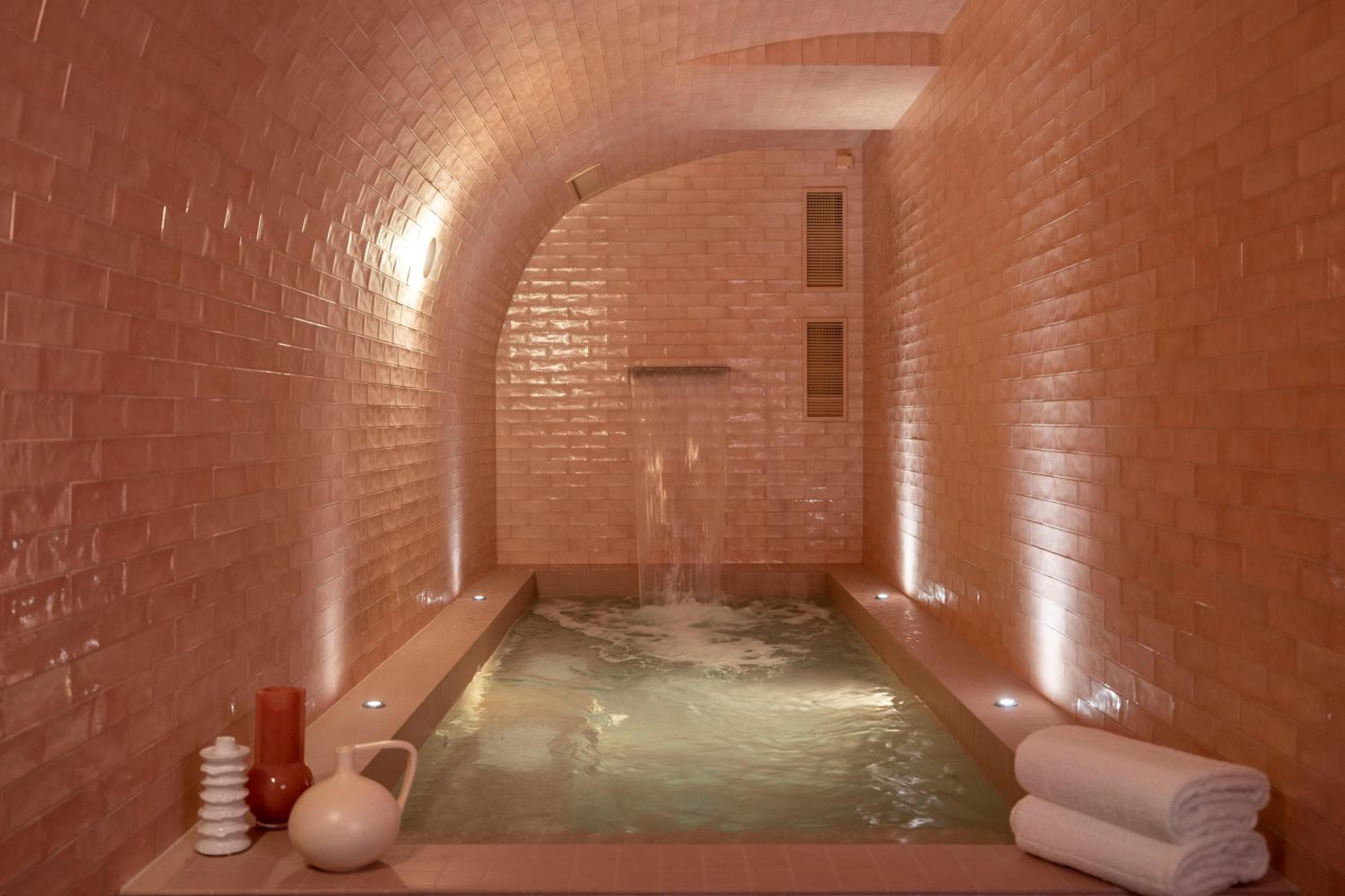 Le Petit Oberkampf Hotel & Spa — 2