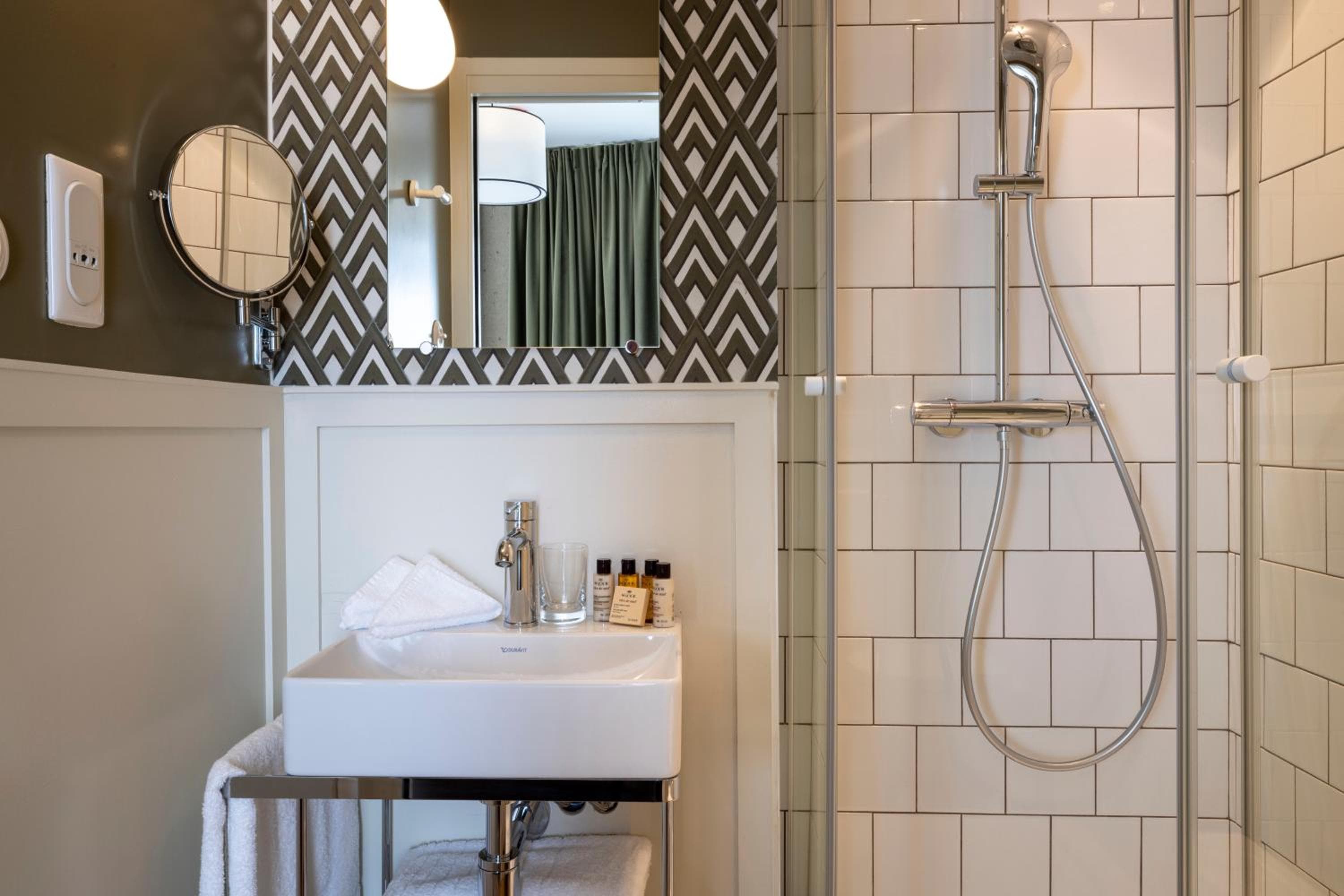 Le Petit Oberkampf Hotel & Spa — 20