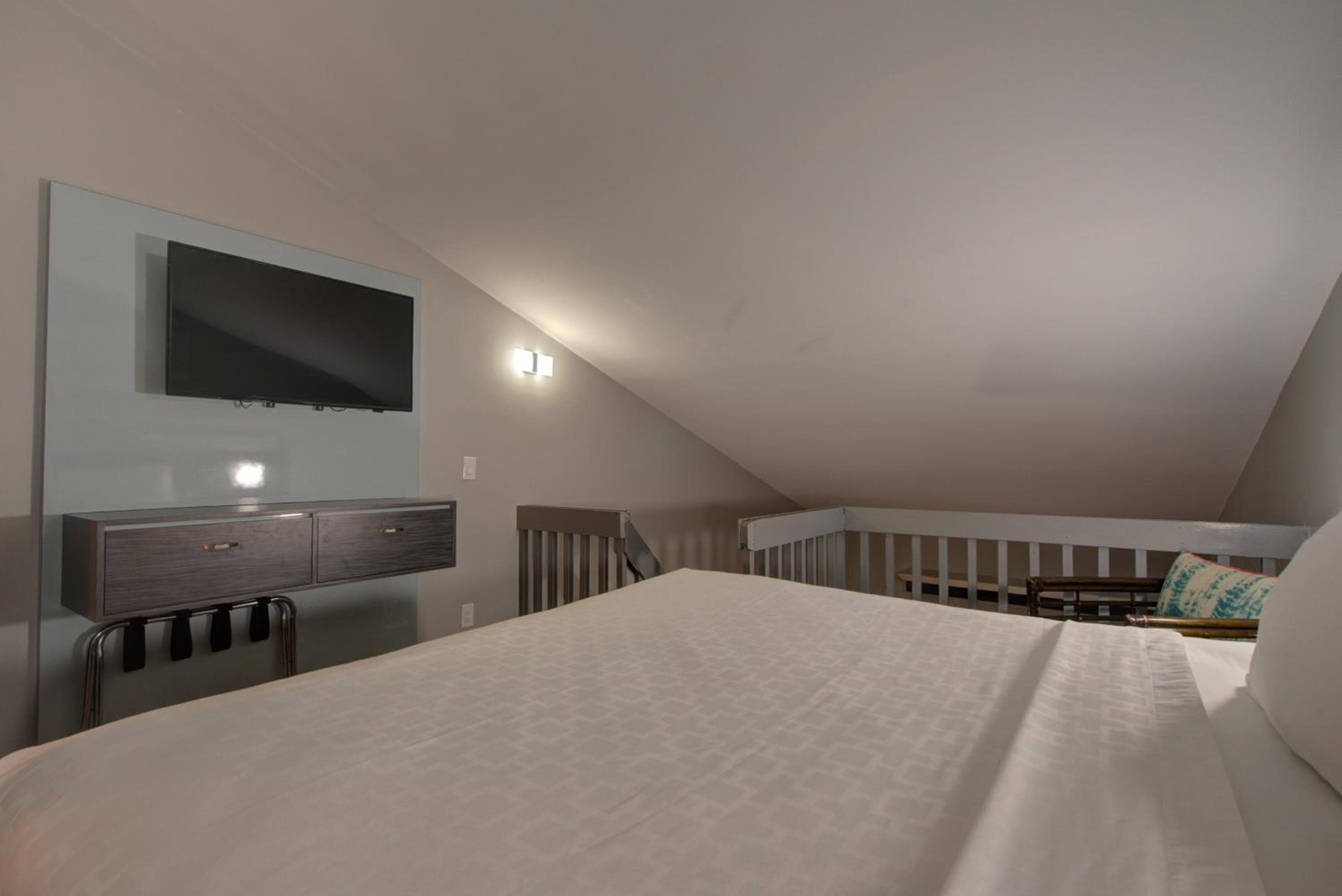 Clarion Pointe Tampa-Brandon Near Fairgrounds and Casino — 2