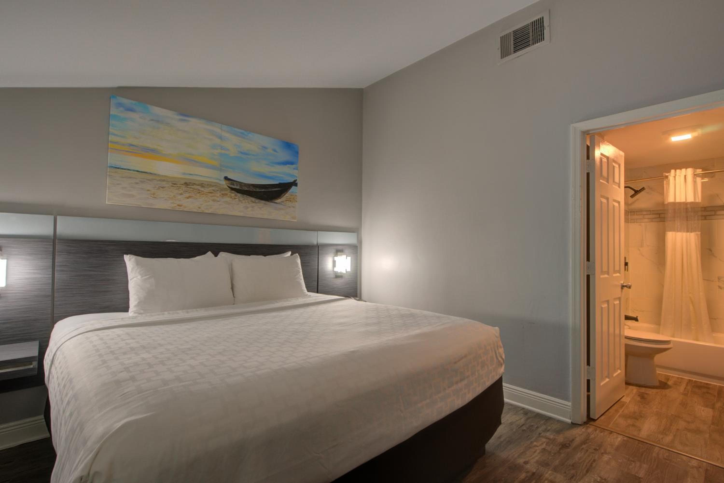 Clarion Pointe Tampa-Brandon Near Fairgrounds and Casino — 7