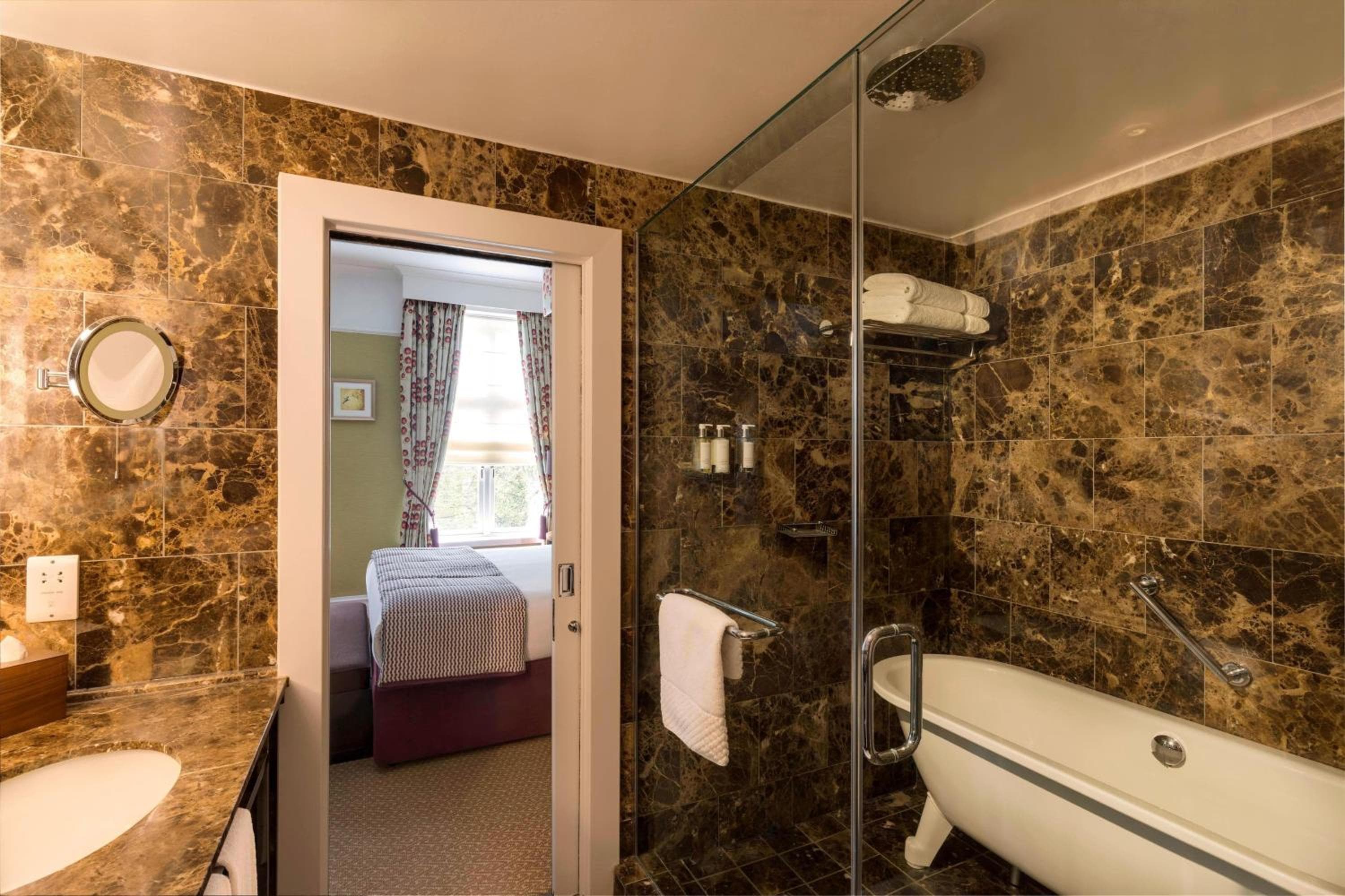 Hotel St. Ermin, Collezione di autografi — 16