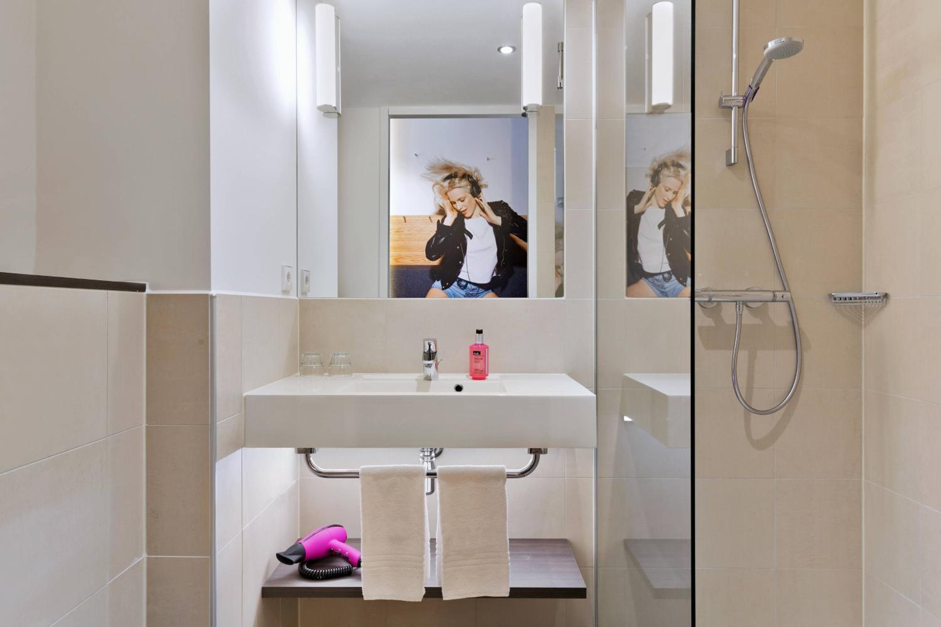 Moxy Amsterdam Houthavens — 23