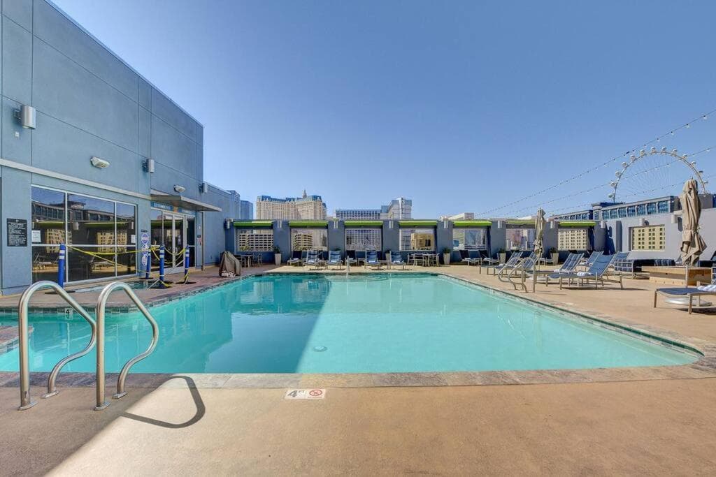 Las Vegas Getaway Ultimate Suite con una camera da letto, balcone, cucina, palestra, piscina e parcheggio gratuito — 23