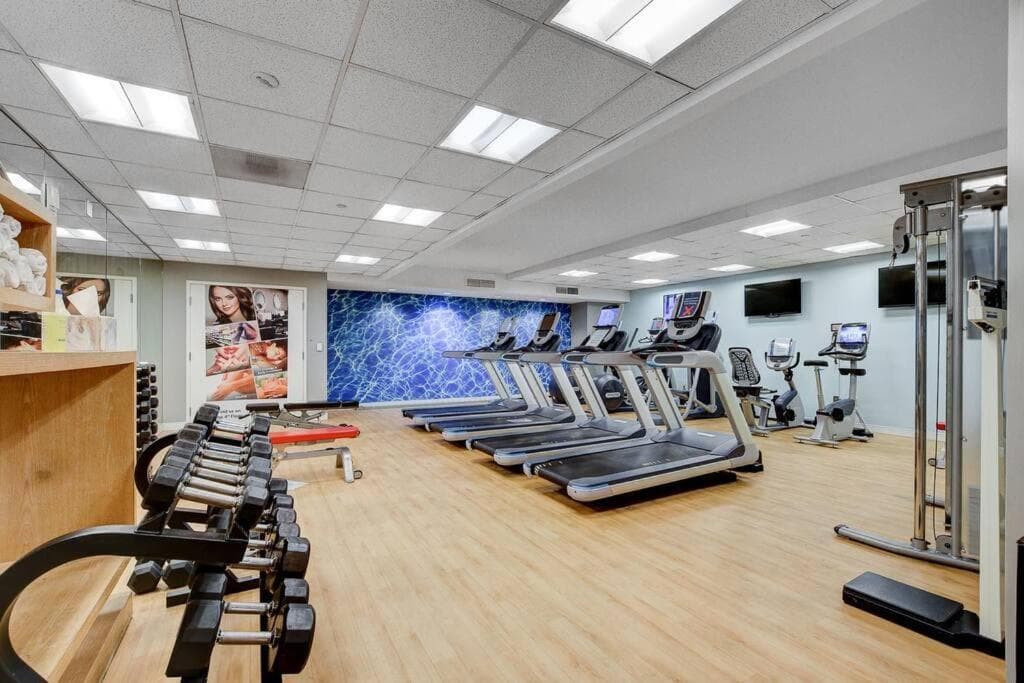 Las Vegas Getaway Ultimate Suite con una camera da letto, balcone, cucina, palestra, piscina e parcheggio gratuito — 25