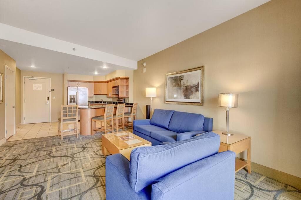 Las Vegas Getaway Ultimate Suite con una camera da letto, balcone, cucina, palestra, piscina e parcheggio gratuito — 13