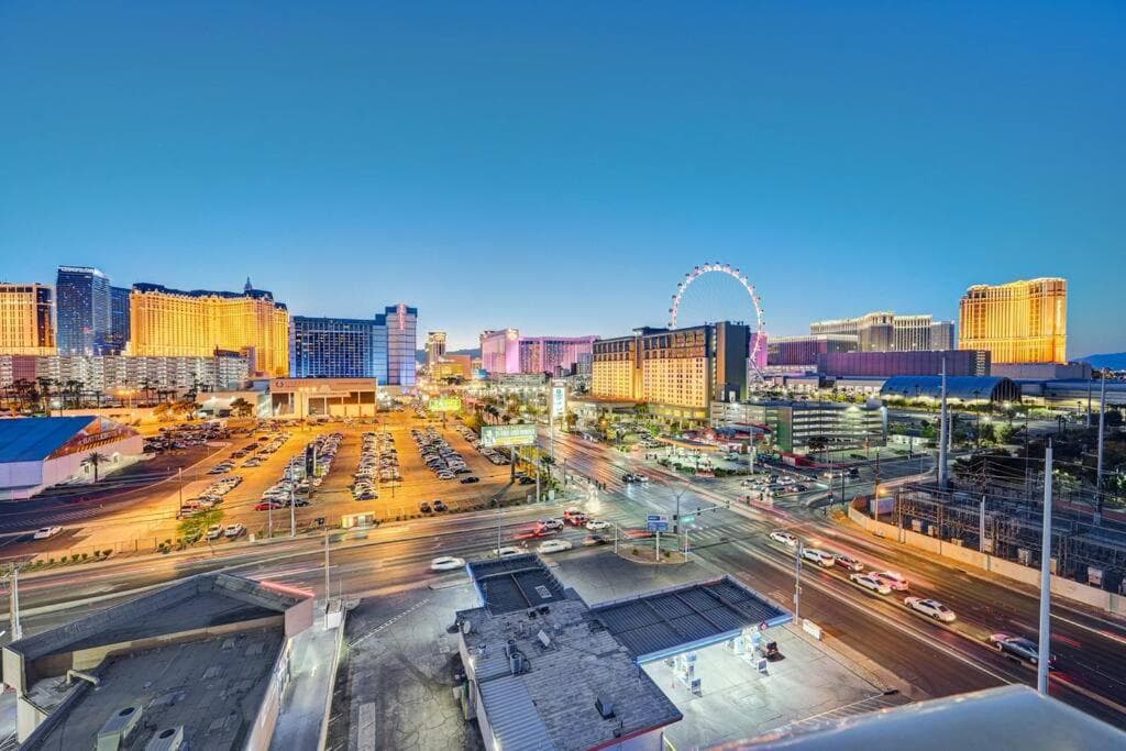 Las Vegas Getaway Ultimate Suite con una camera da letto, balcone, cucina, palestra, piscina e parcheggio gratuito — 14