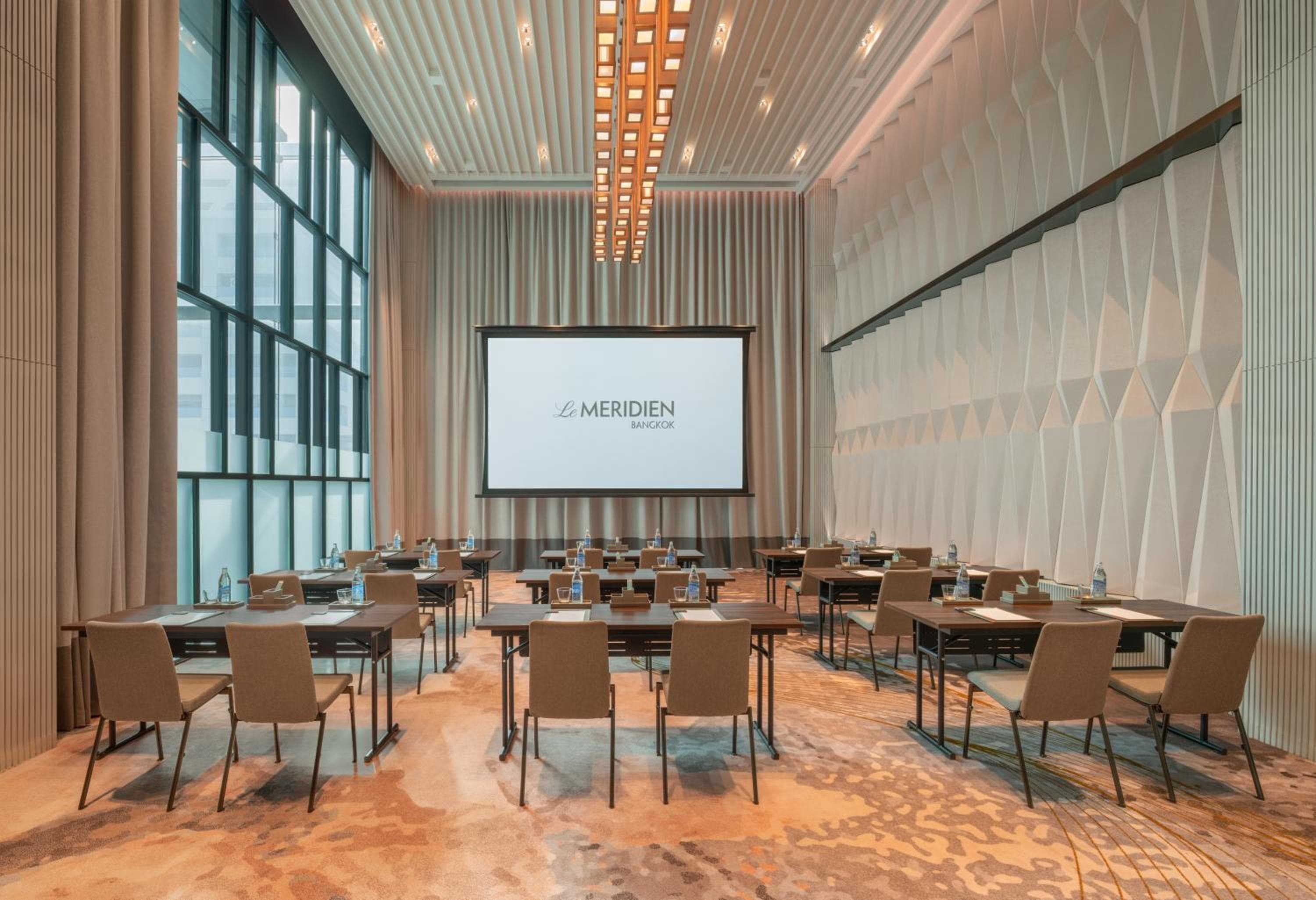 Le Meridien Bangkok — 28