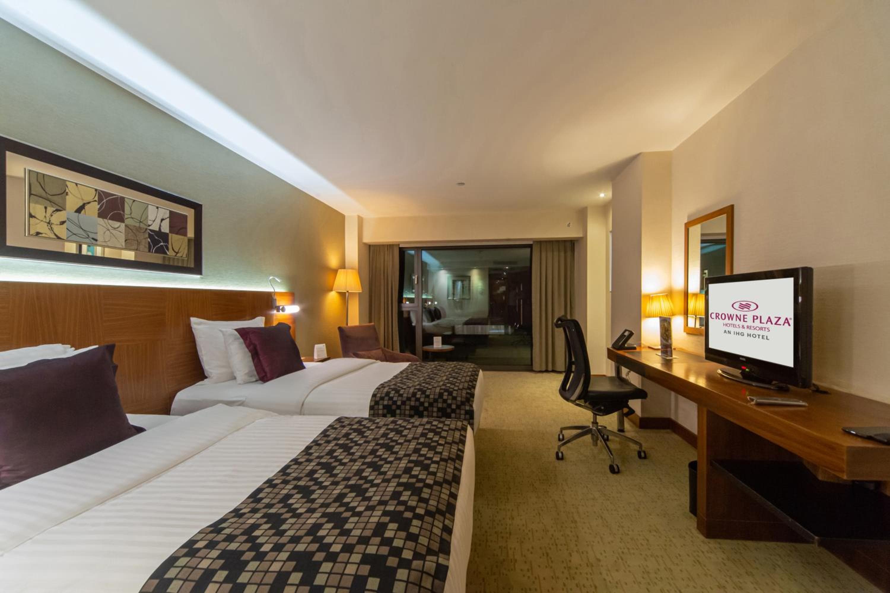 Crowne Plaza Istanbul Harbiye by IHG — 13