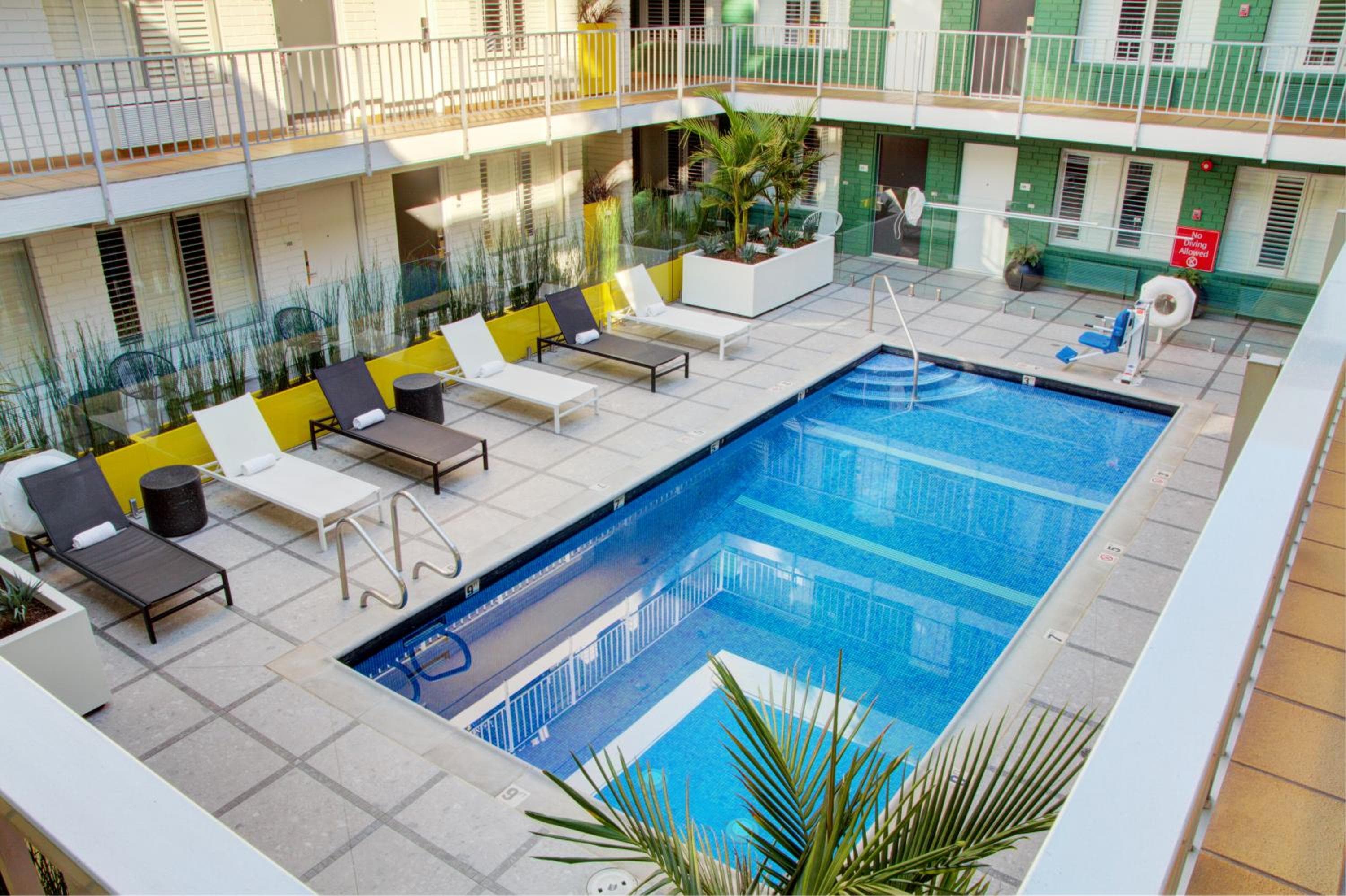 The Hollywood Franklin Hotel near Universal Studios — 3