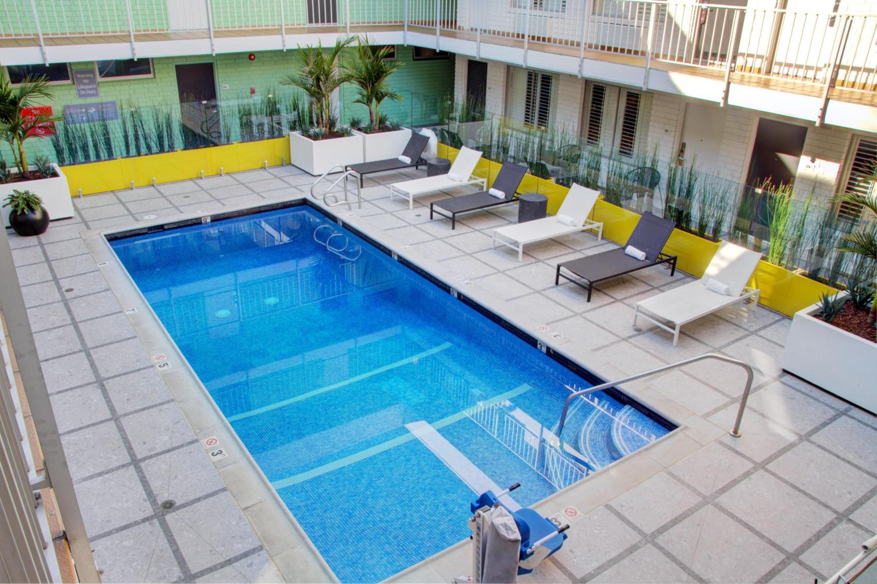 The Hollywood Franklin Hotel near Universal Studios — 4