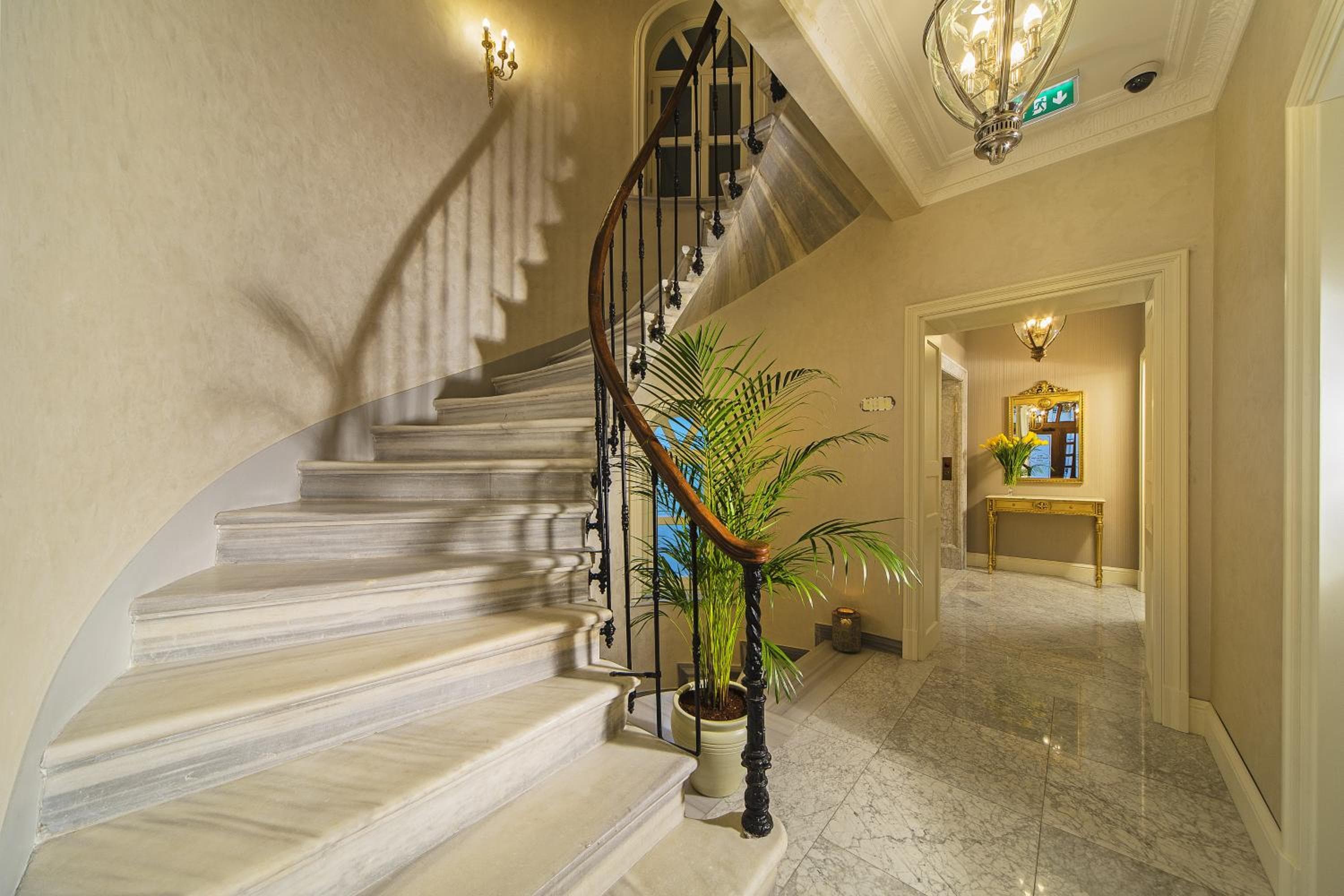 Meroddi Bagdatliyan Hotel — 5