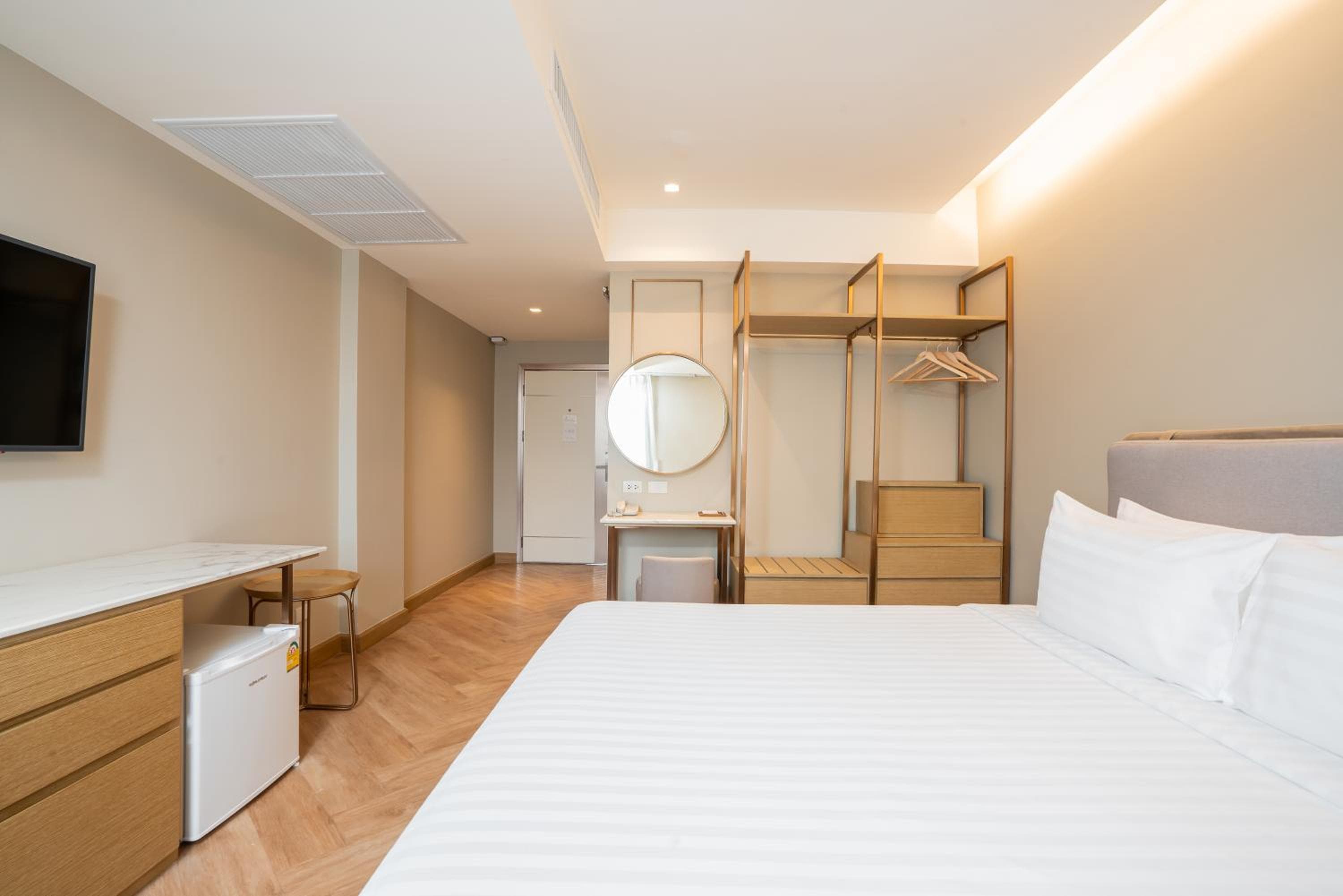 Away Bangkok Riverside Kene — 8