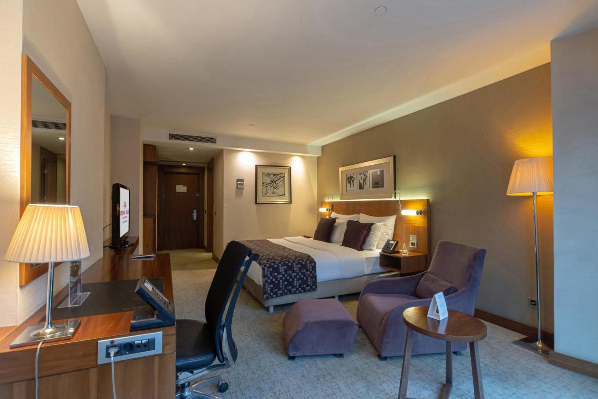 Crowne Plaza Istanbul Harbiye by IHG — 7