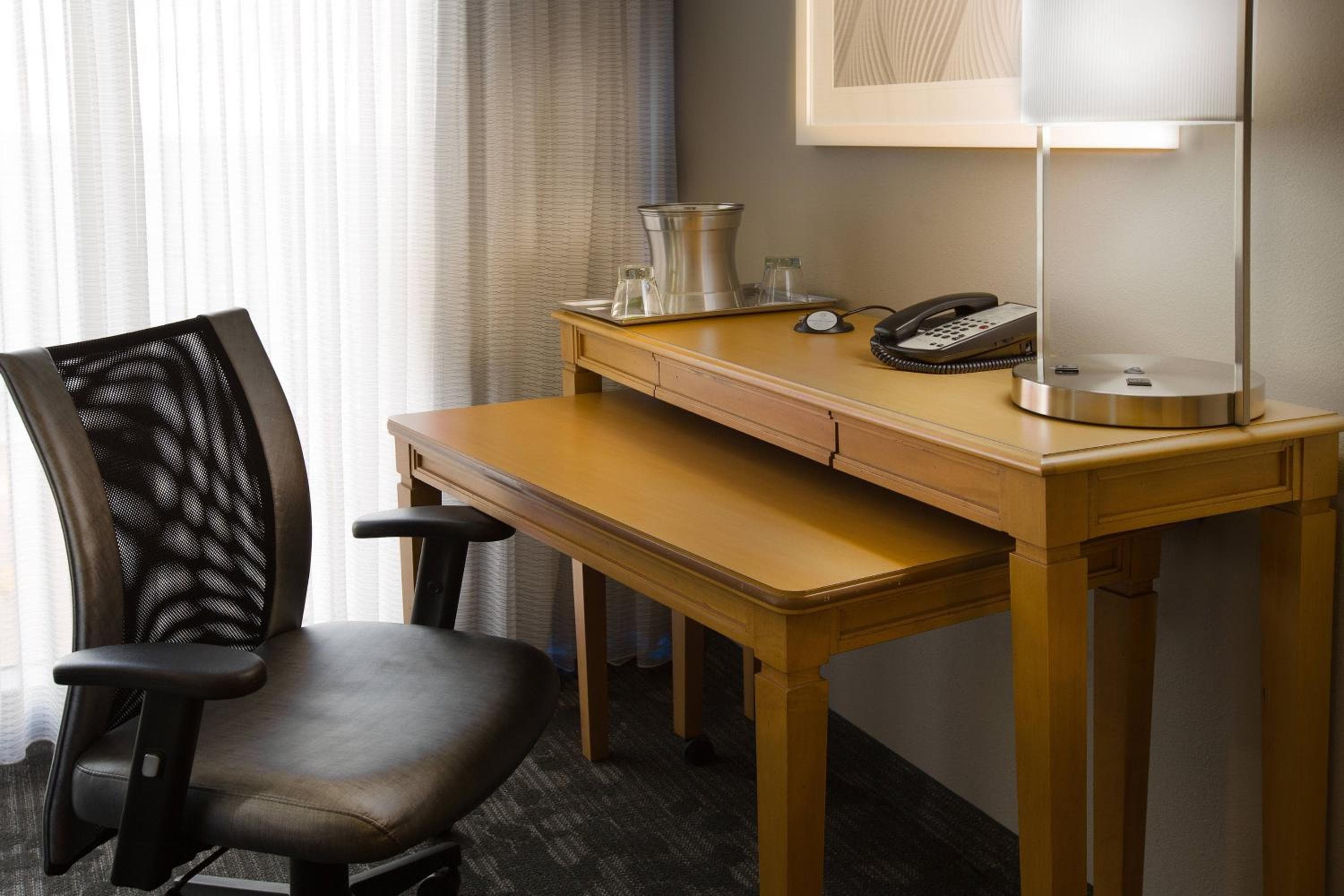 Courtyard by Marriott Oceanside Fort Lauderdale Beach — 19