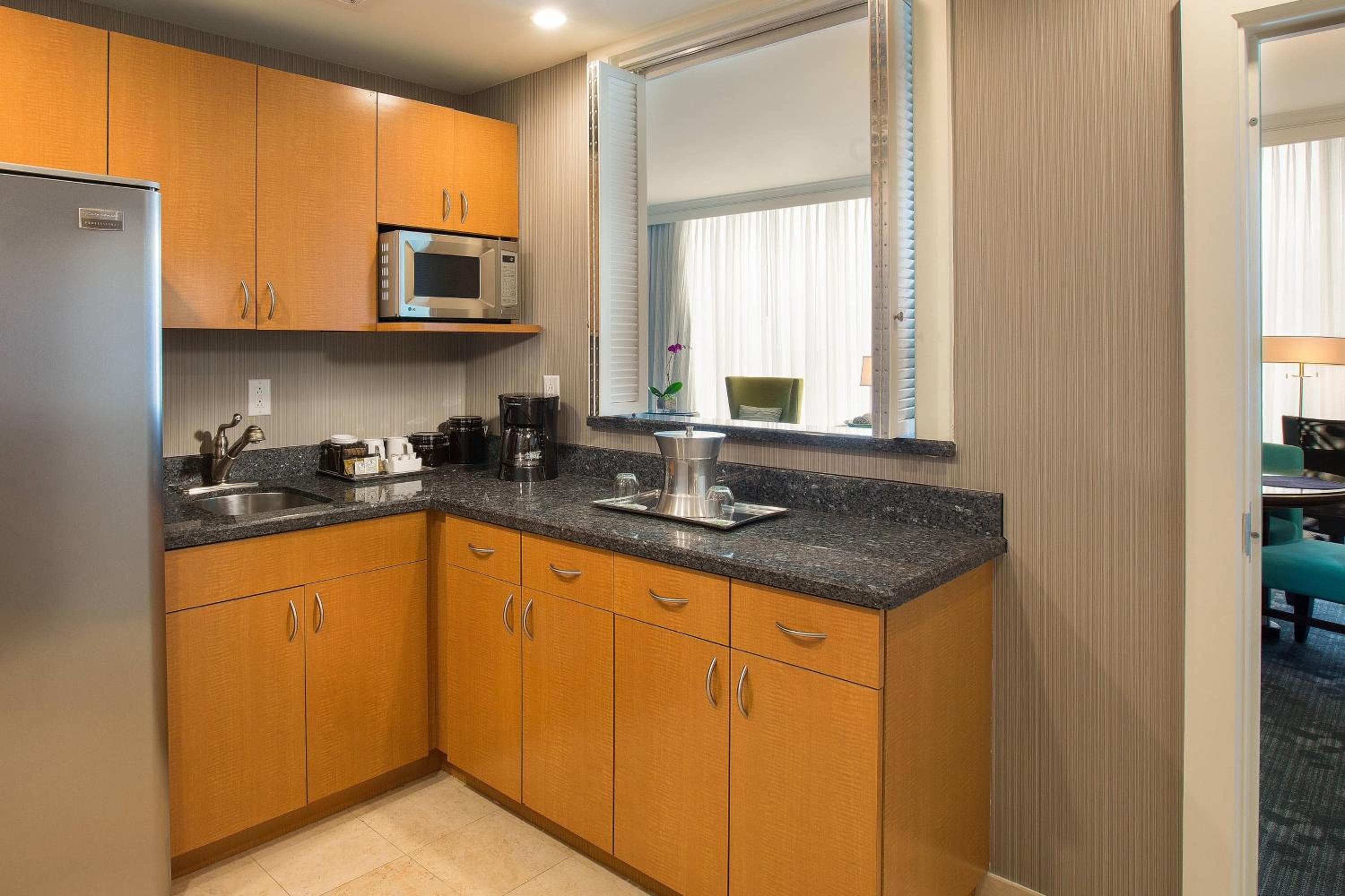 Courtyard by Marriott Oceanside Fort Lauderdale Beach — 10