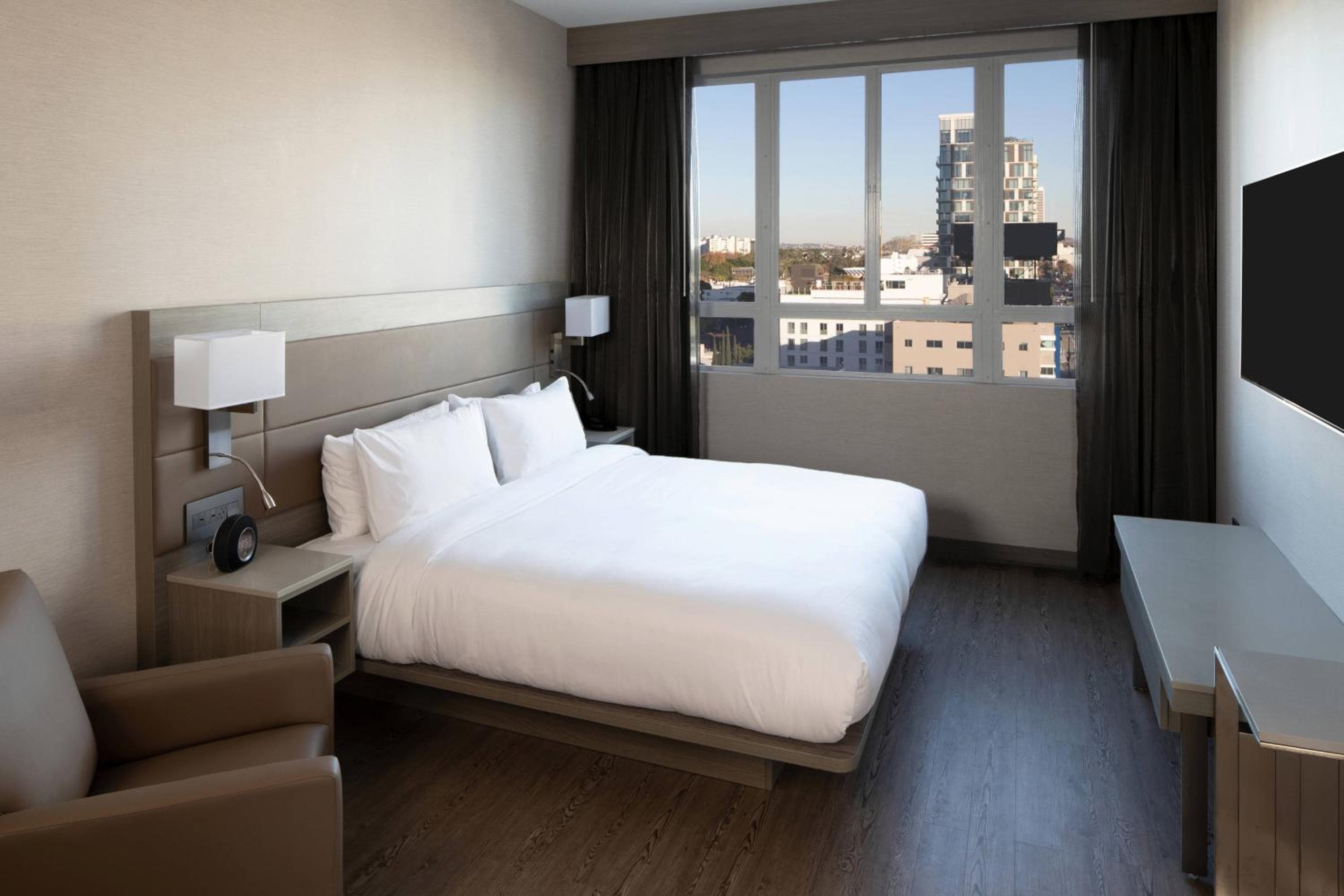 AC Hotel by Marriott Beverly Hills — 23