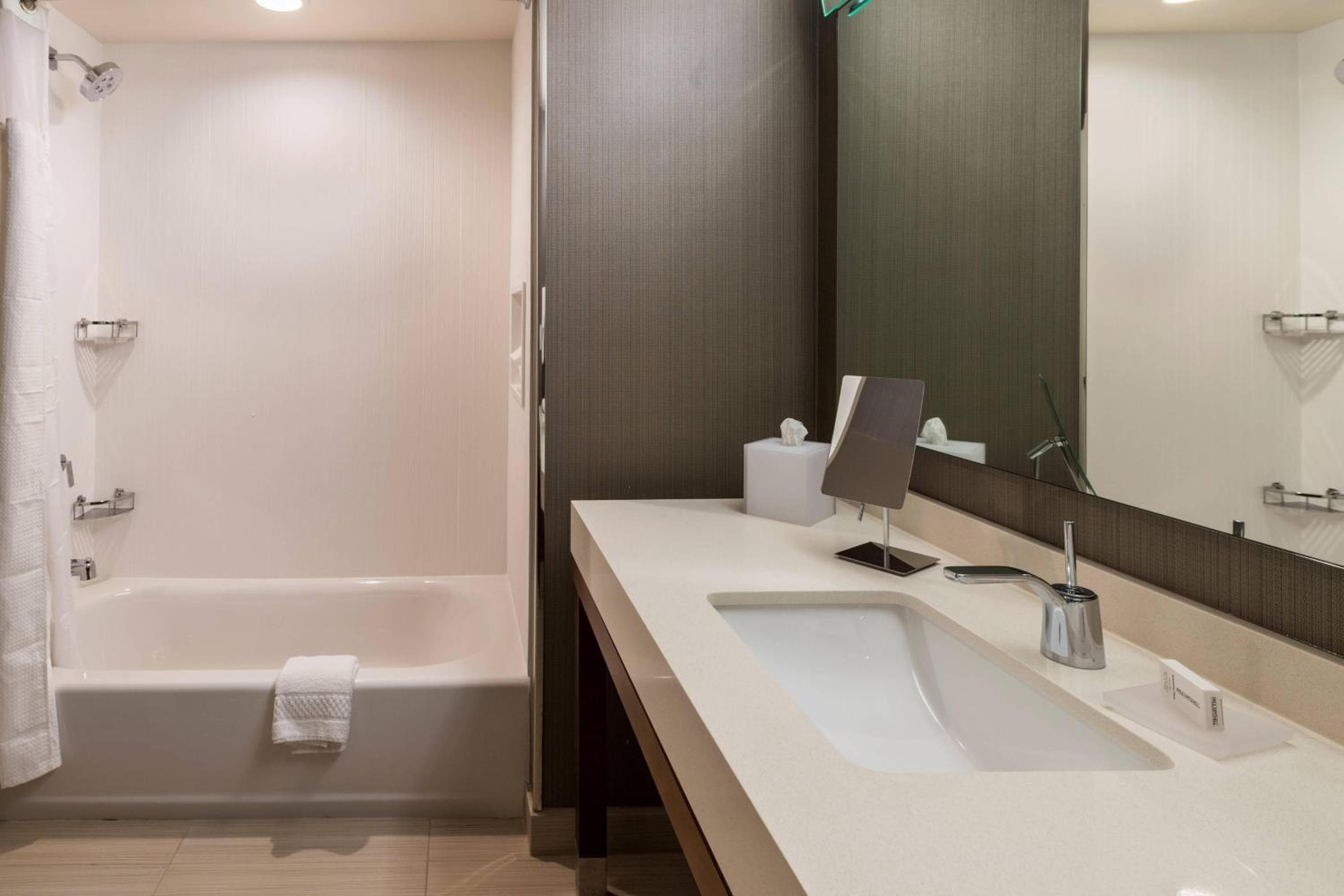 Courtyard by Marriott Tampa Northwest/Veterans Expressway — 12