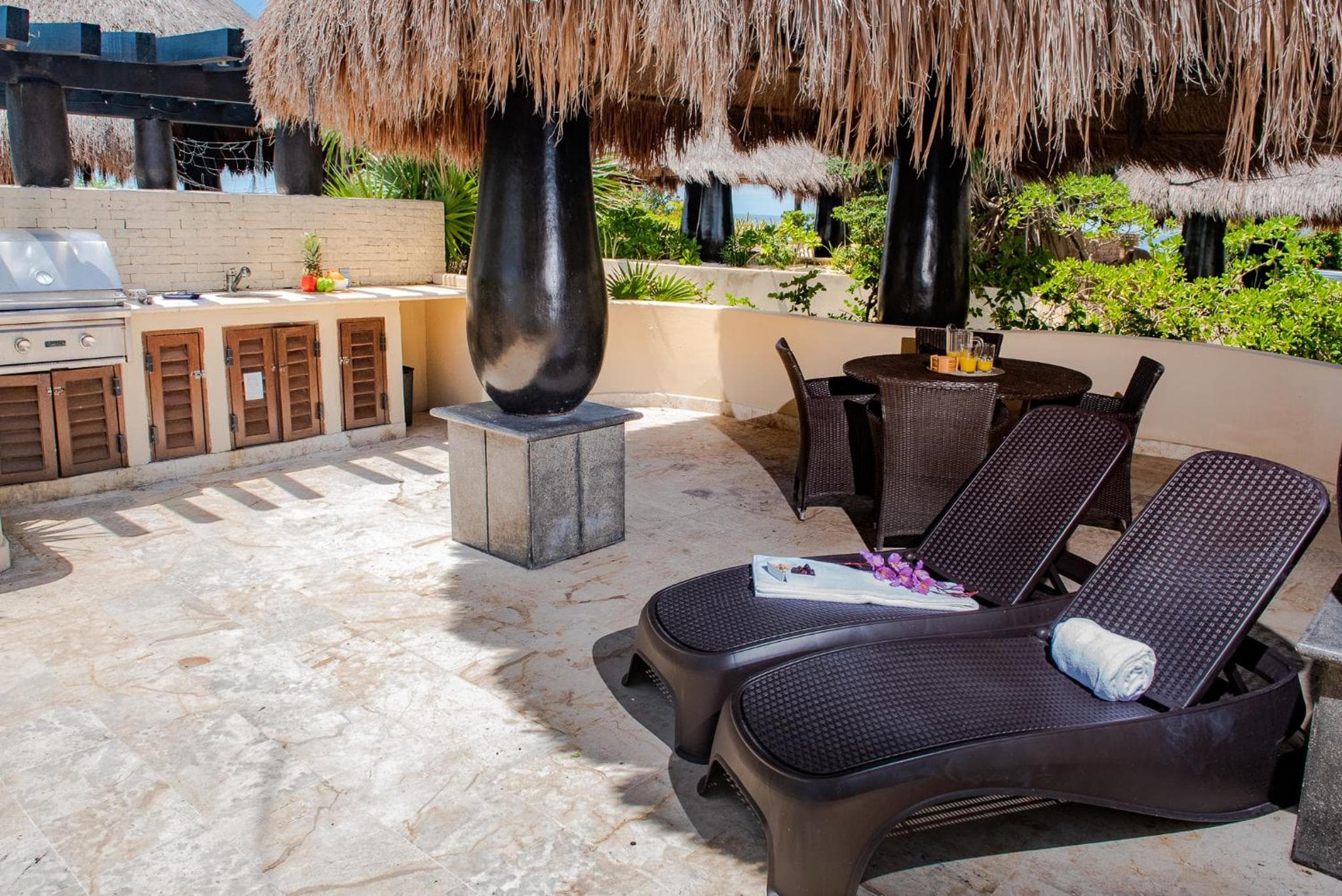 El Taj Oceanfront and Beachside Condo Hotel — 25