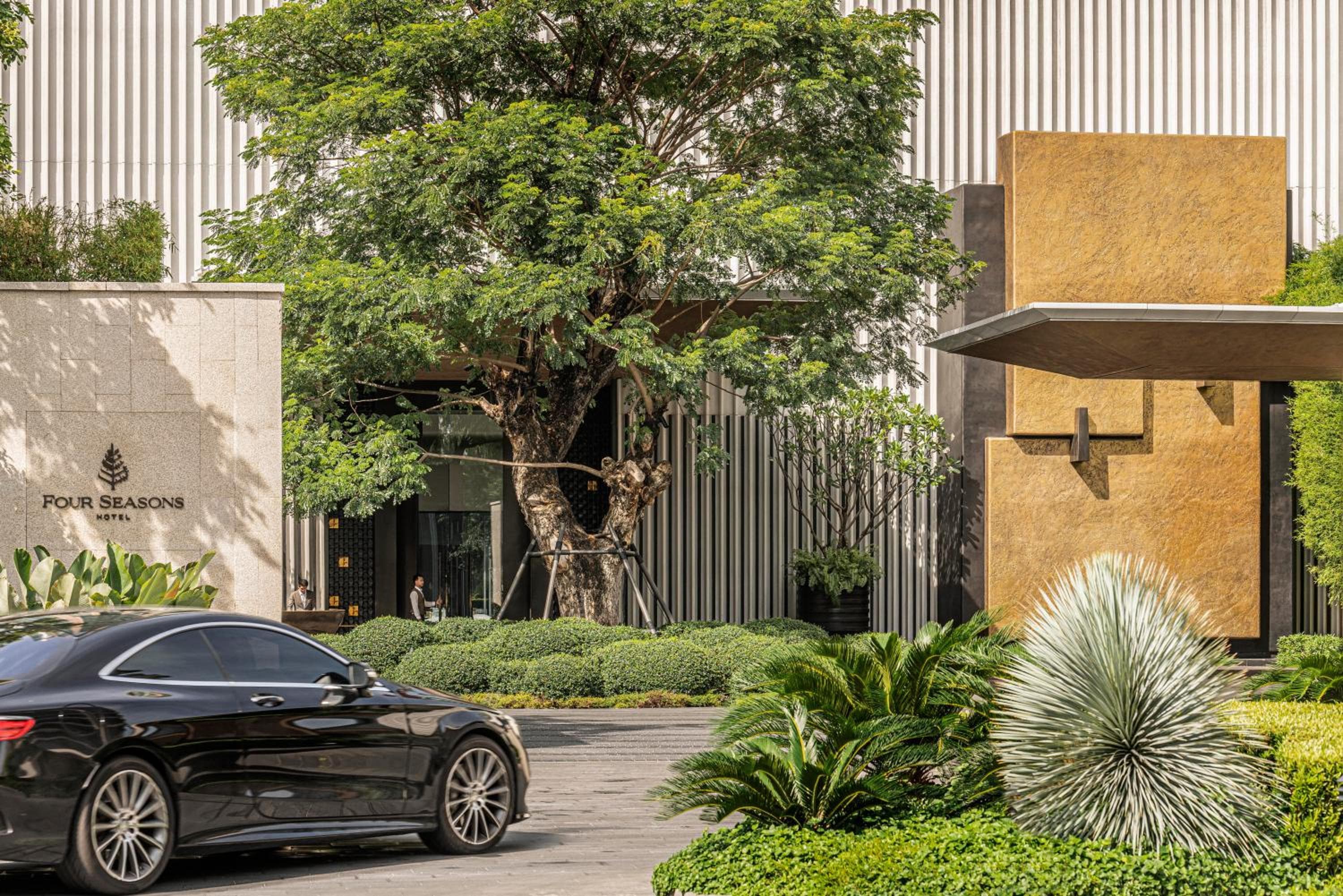 Four Seasons Hotel Bangkok sul fiume Chao Phraya — 1