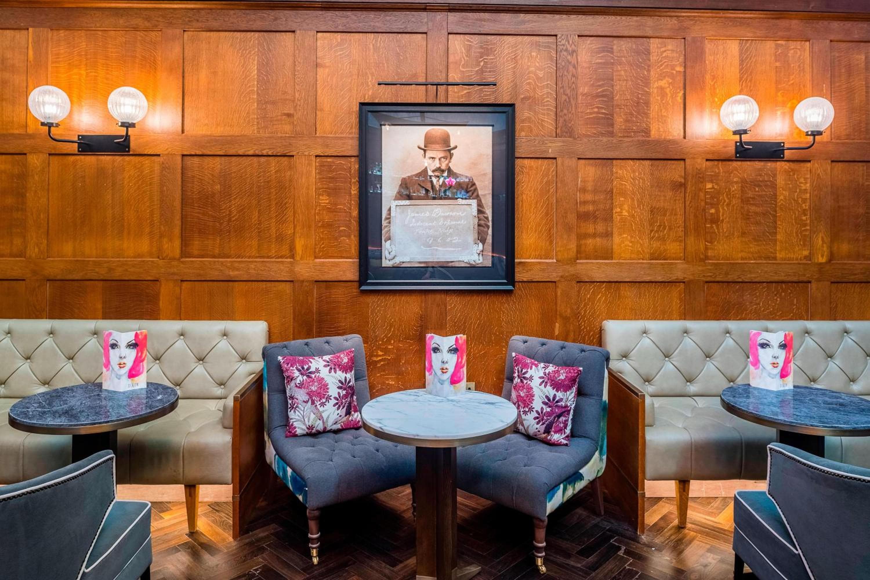 La colección de autógrafos de Dixon, Tower Bridge — 2
