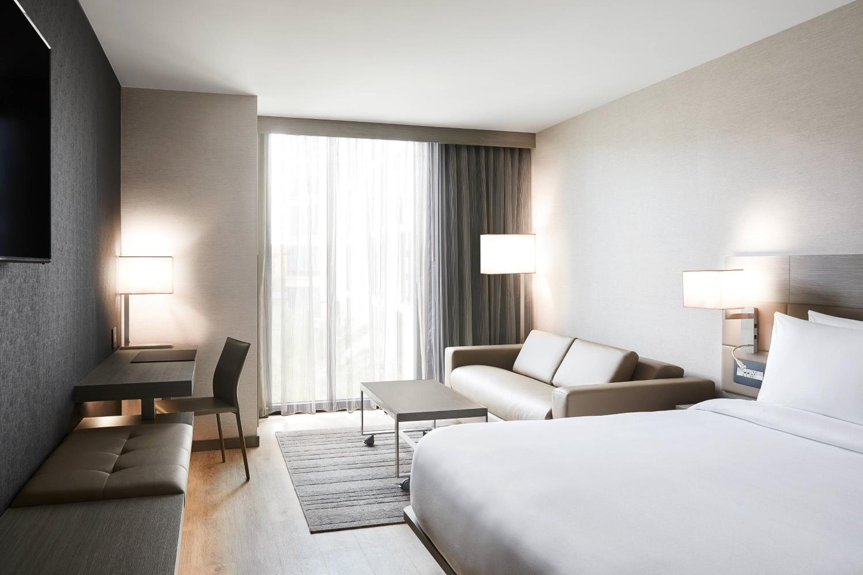 AC Hotel by Marriott Tampa Airport — 10