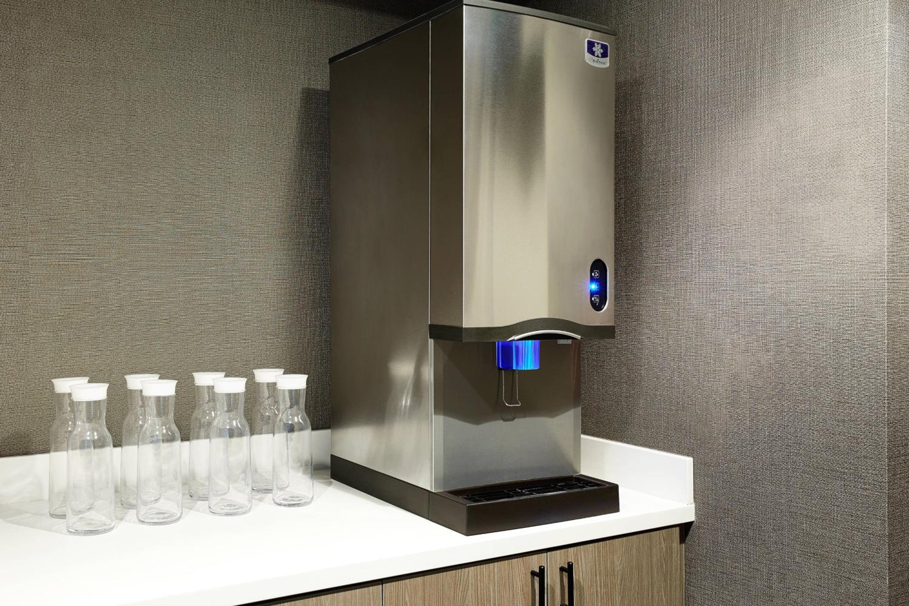 AC Hotel by Marriott Tampa Airport — 24