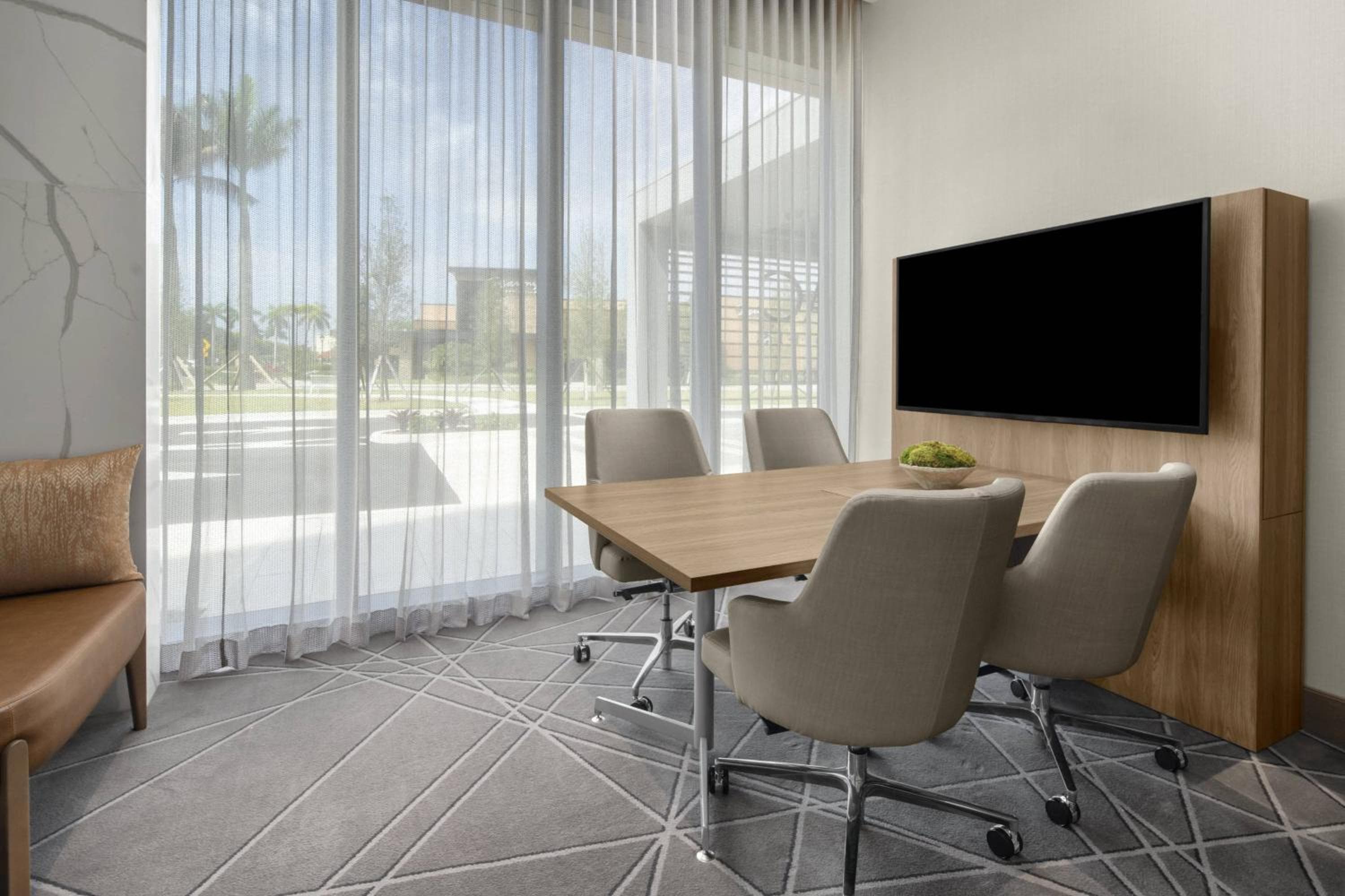 AC Hotel by Marriott Fort Lauderdale Sawgrass Mills Sunrise — 3