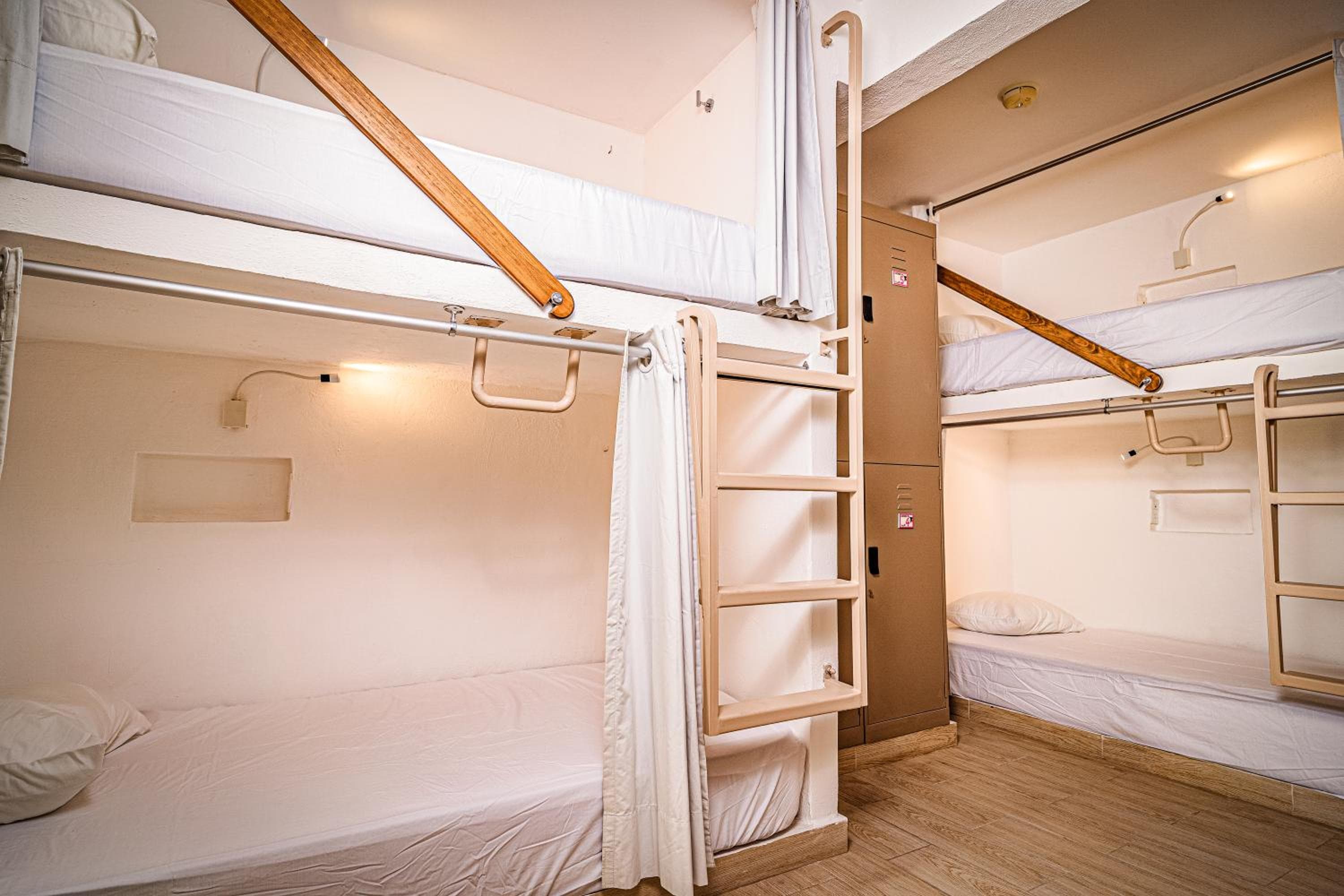 Nomads Party Hotel — 10