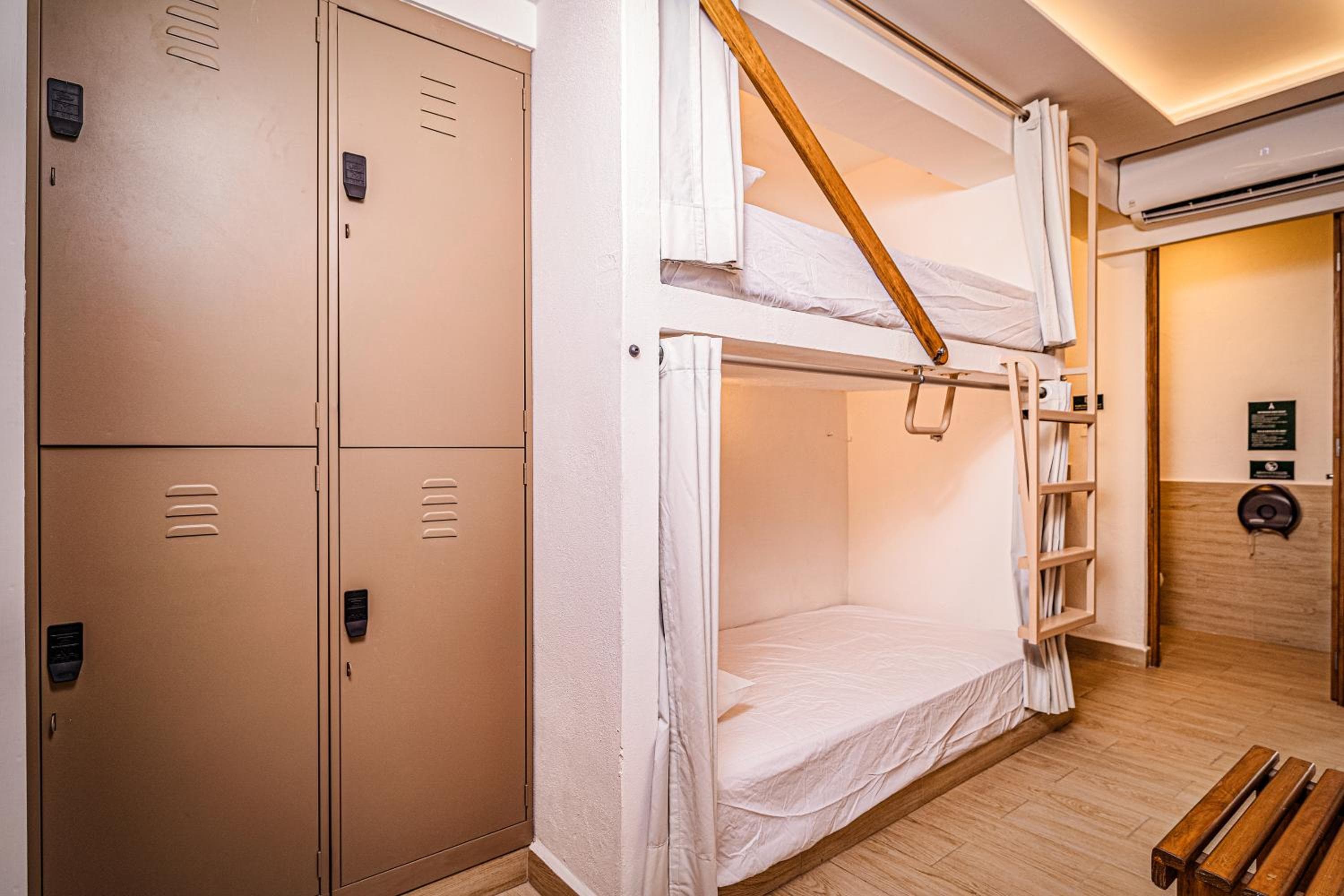Nomads Party Hotel — 2
