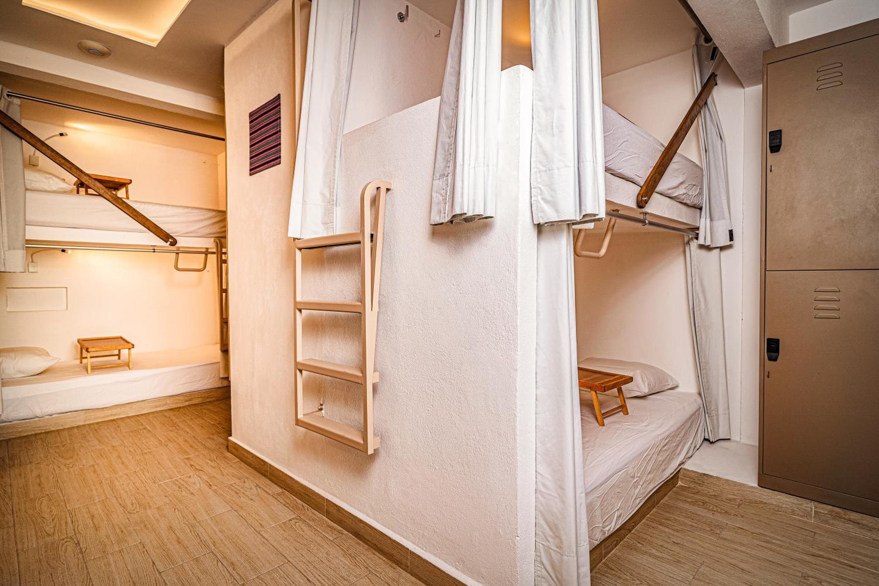 Nomads Party Hotel — 12