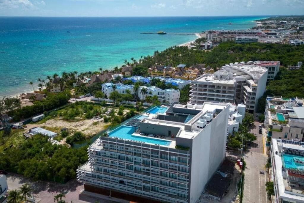 Luxury 1BR Condo Prime Location — 1