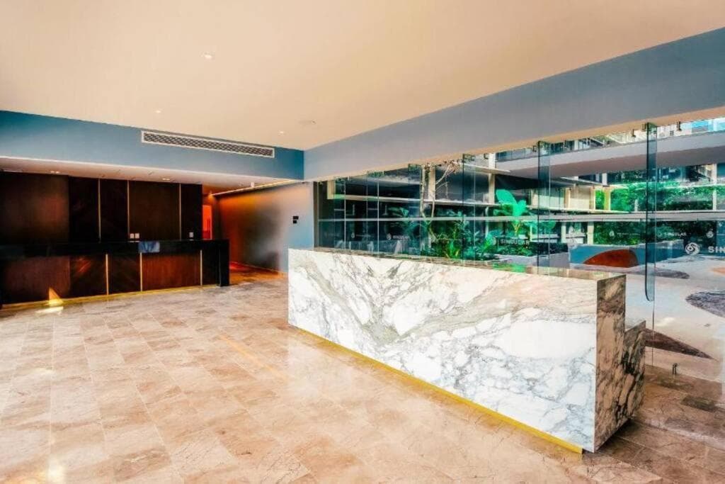 Luxury 1BR Condo Prime Location — 4
