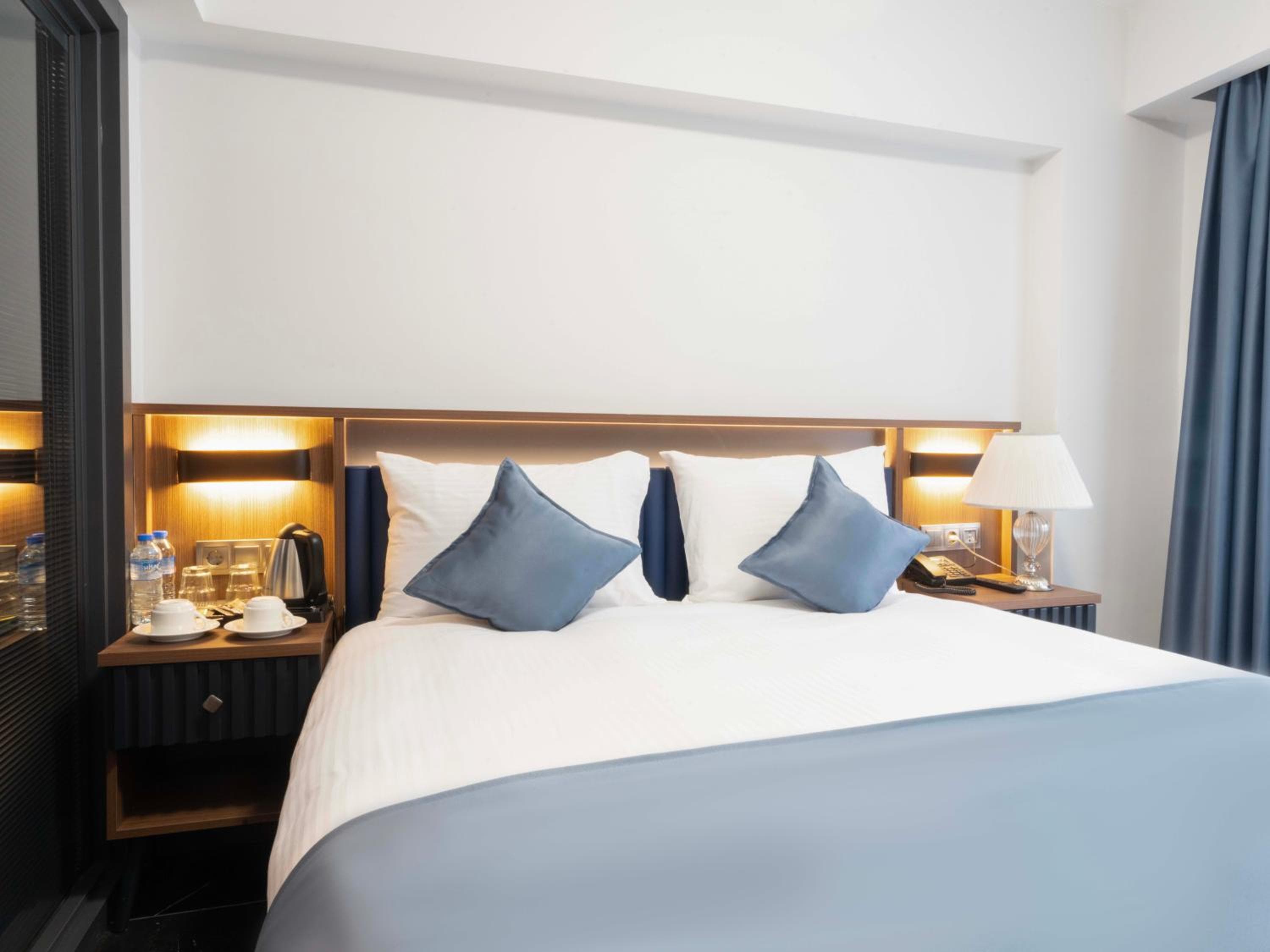 THE BOSFOR HOTEL — 14